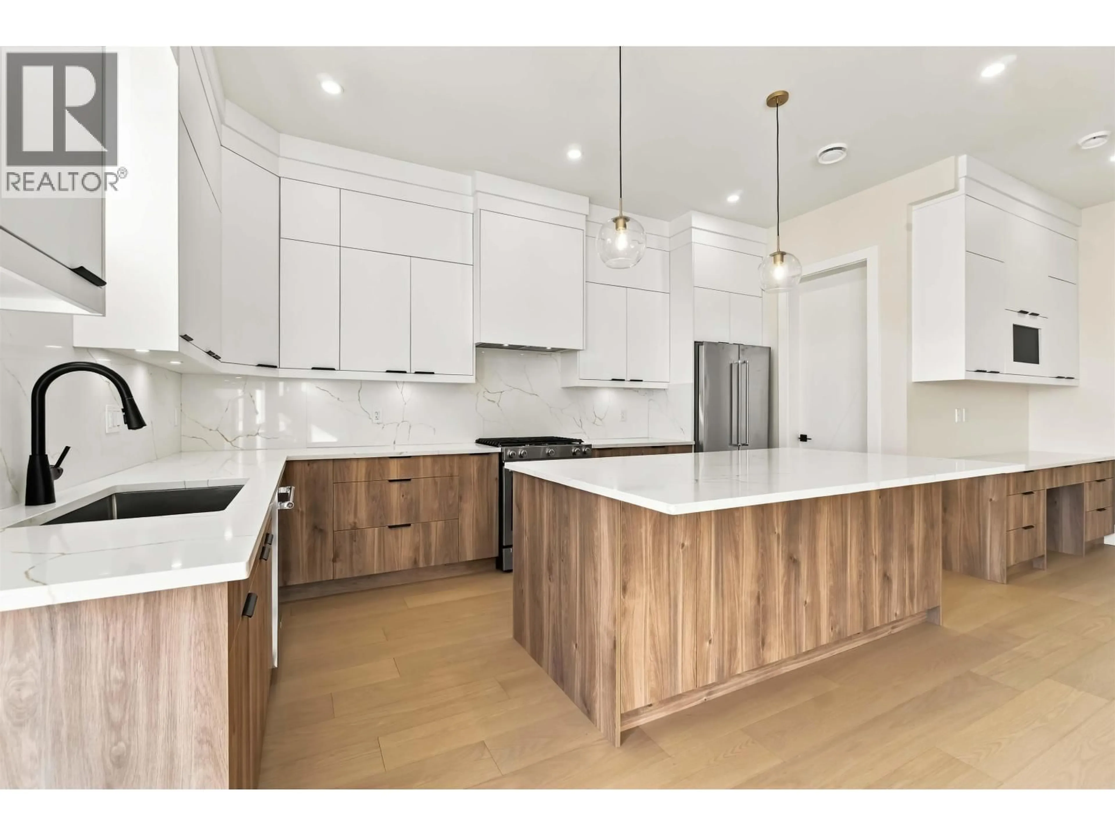 Open concept kitchen, wood/laminate floor for 104 - 1026 STEWART AVENUE, Coquitlam British Columbia V3K2N6