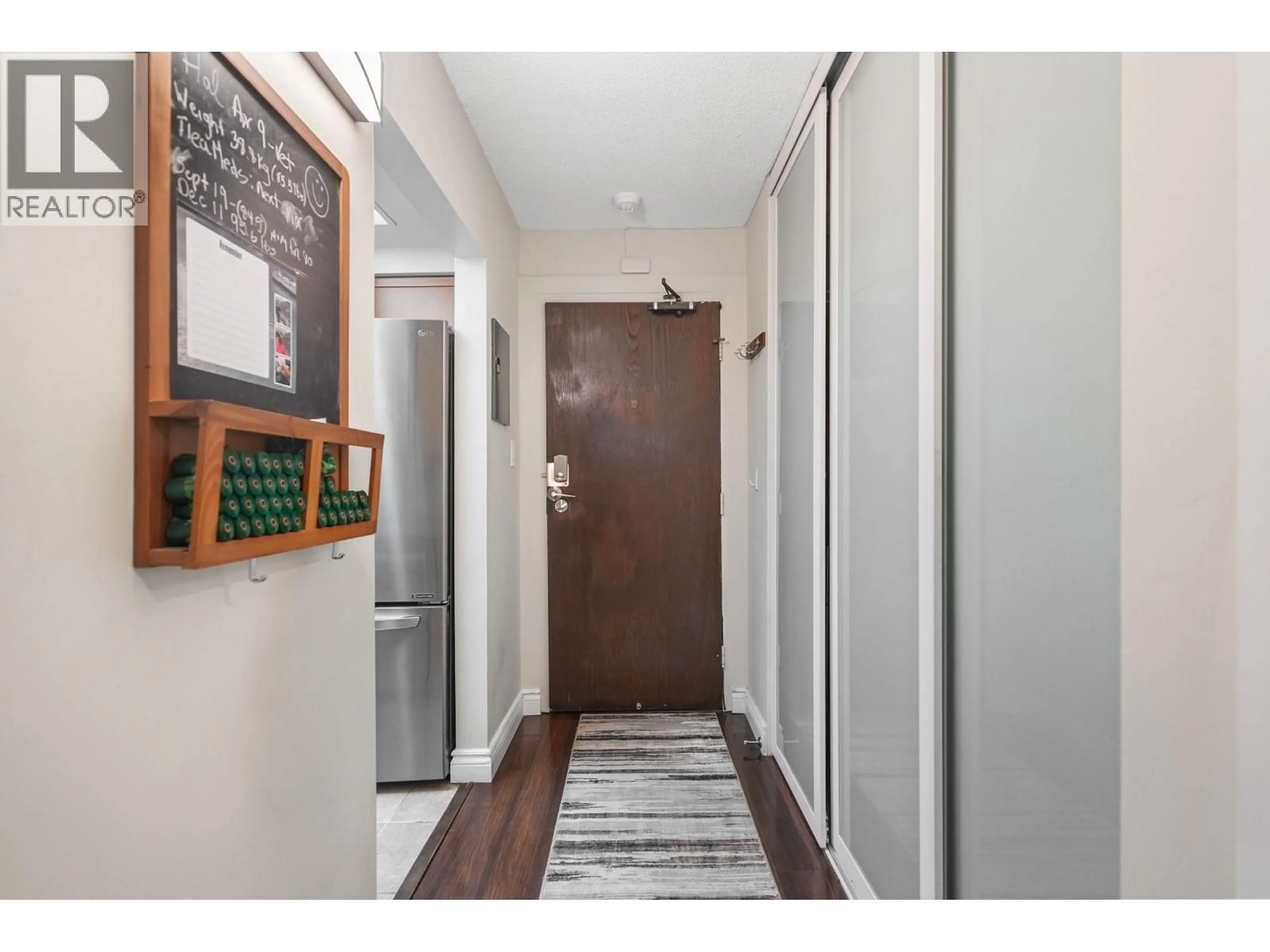 Indoor entryway for 201 - 444 6TH AVENUE, Vancouver British Columbia V5T1K6