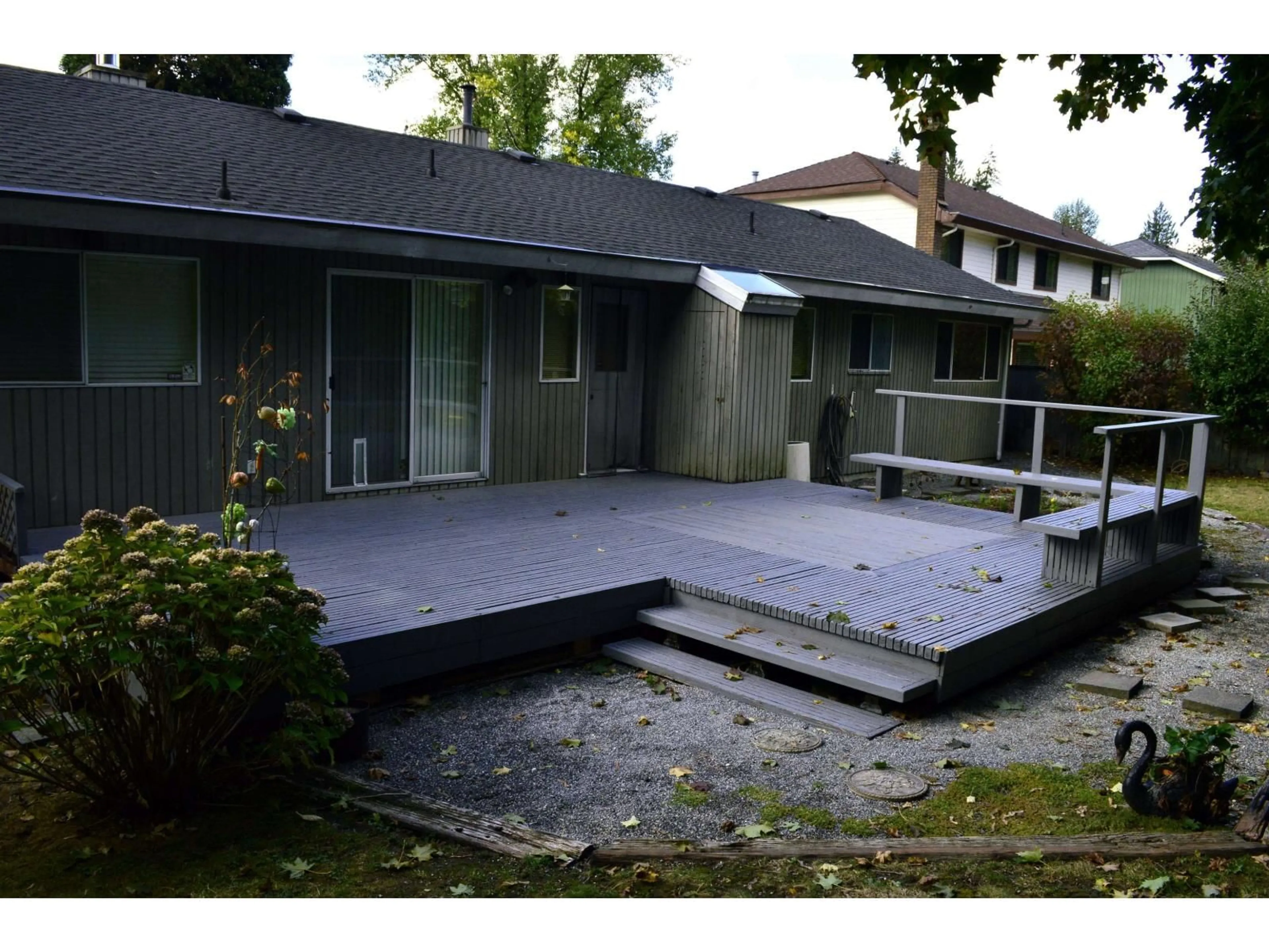 Patio, street for 10430 FRASERGLEN DRIVE, Surrey British Columbia V4N1T5