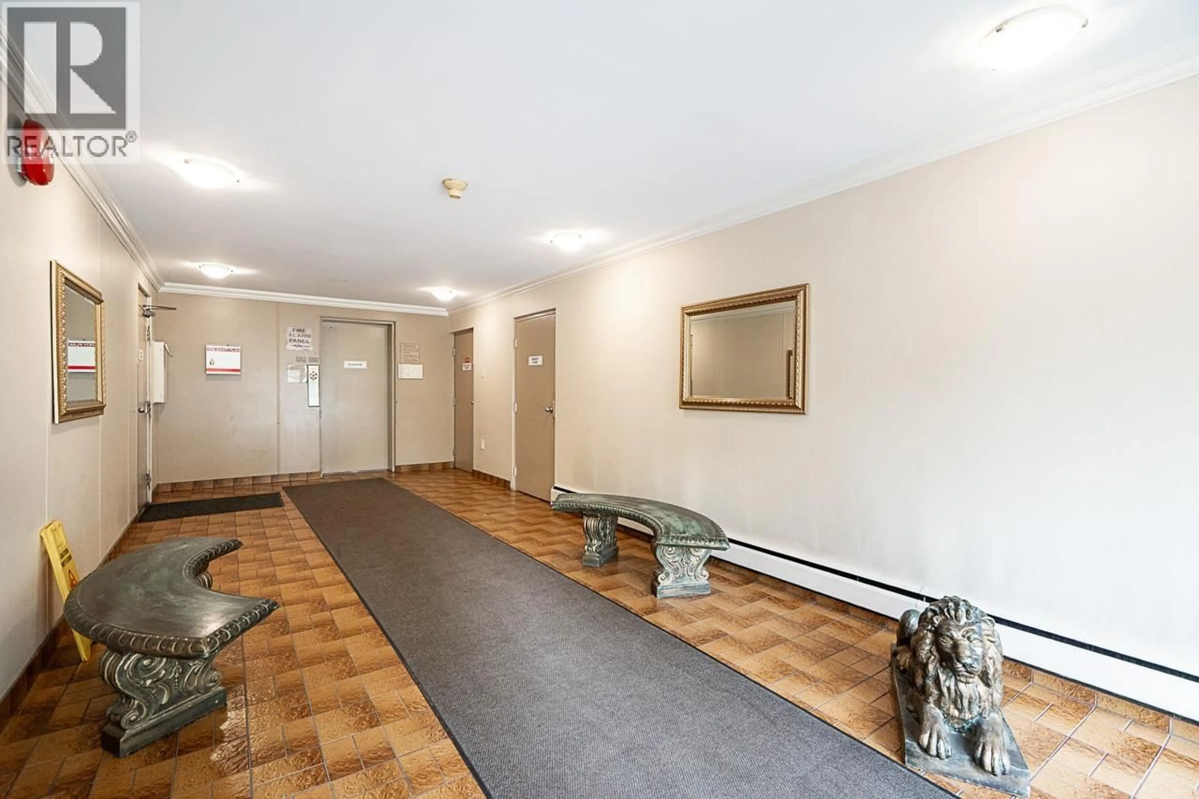 Indoor foyer for 212 - 3921 CARRIGAN COURT, Burnaby British Columbia V3N4J7
