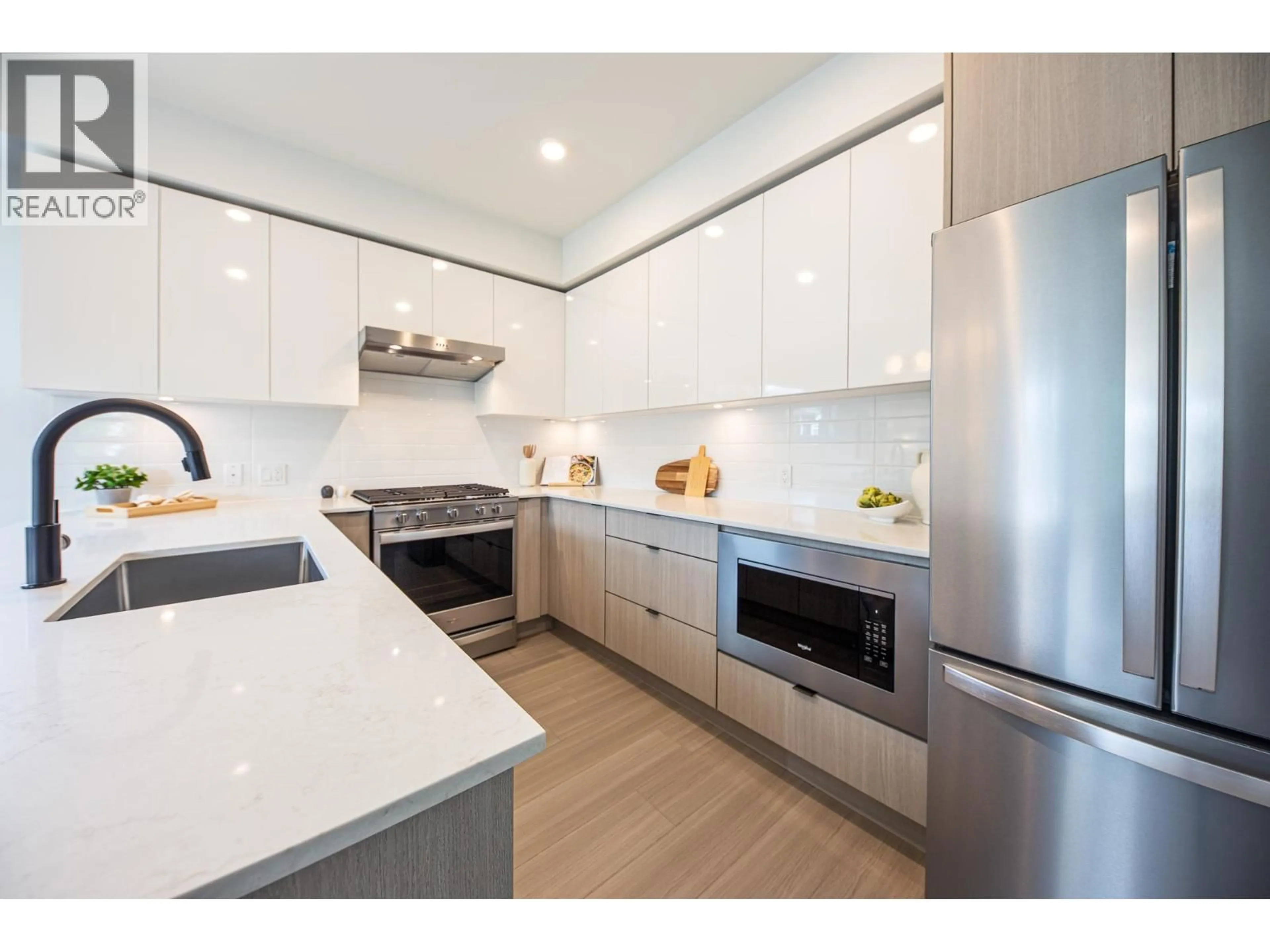 Contemporary kitchen, unknown for 202 - 2277 HAWTHORNE AVENUE, Port Coquitlam British Columbia V3C1W7