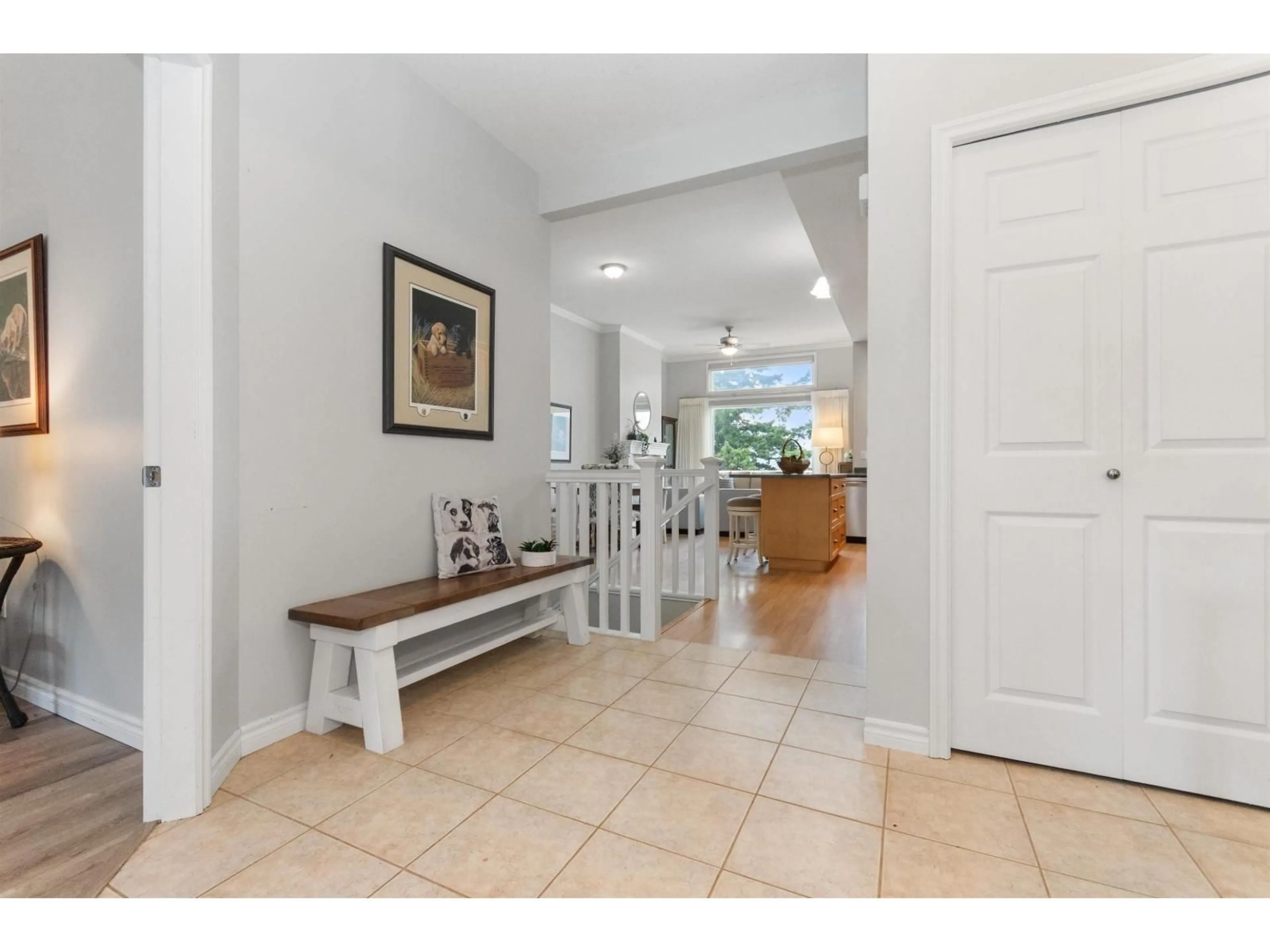 Indoor foyer for 54 - 8590 SUNRISE DRIVE, Chilliwack British Columbia V2R3Z4