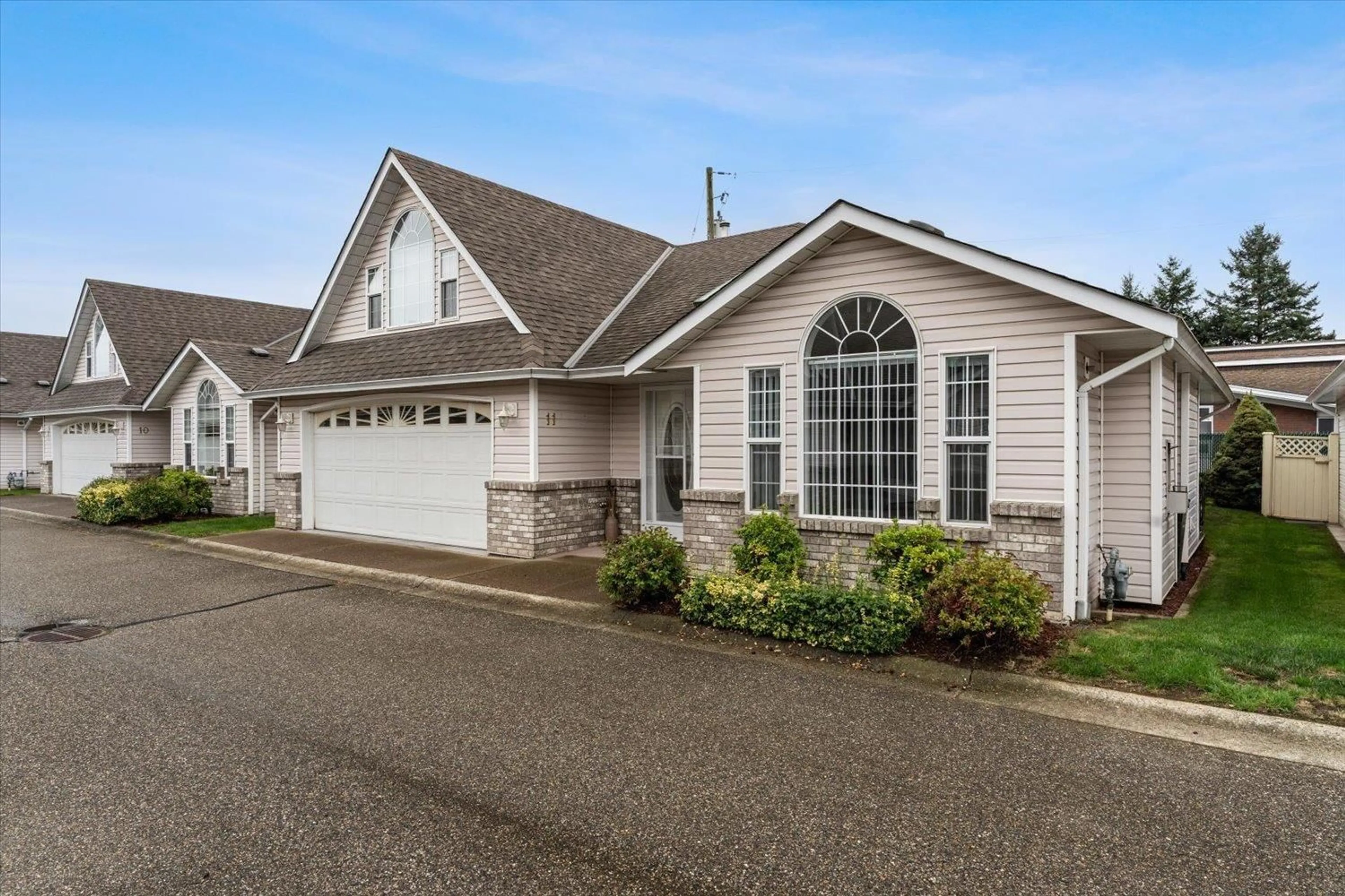 Home with vinyl exterior material, street for 11 - 6336 TYSON ROAD, Chilliwack British Columbia V2R3X7