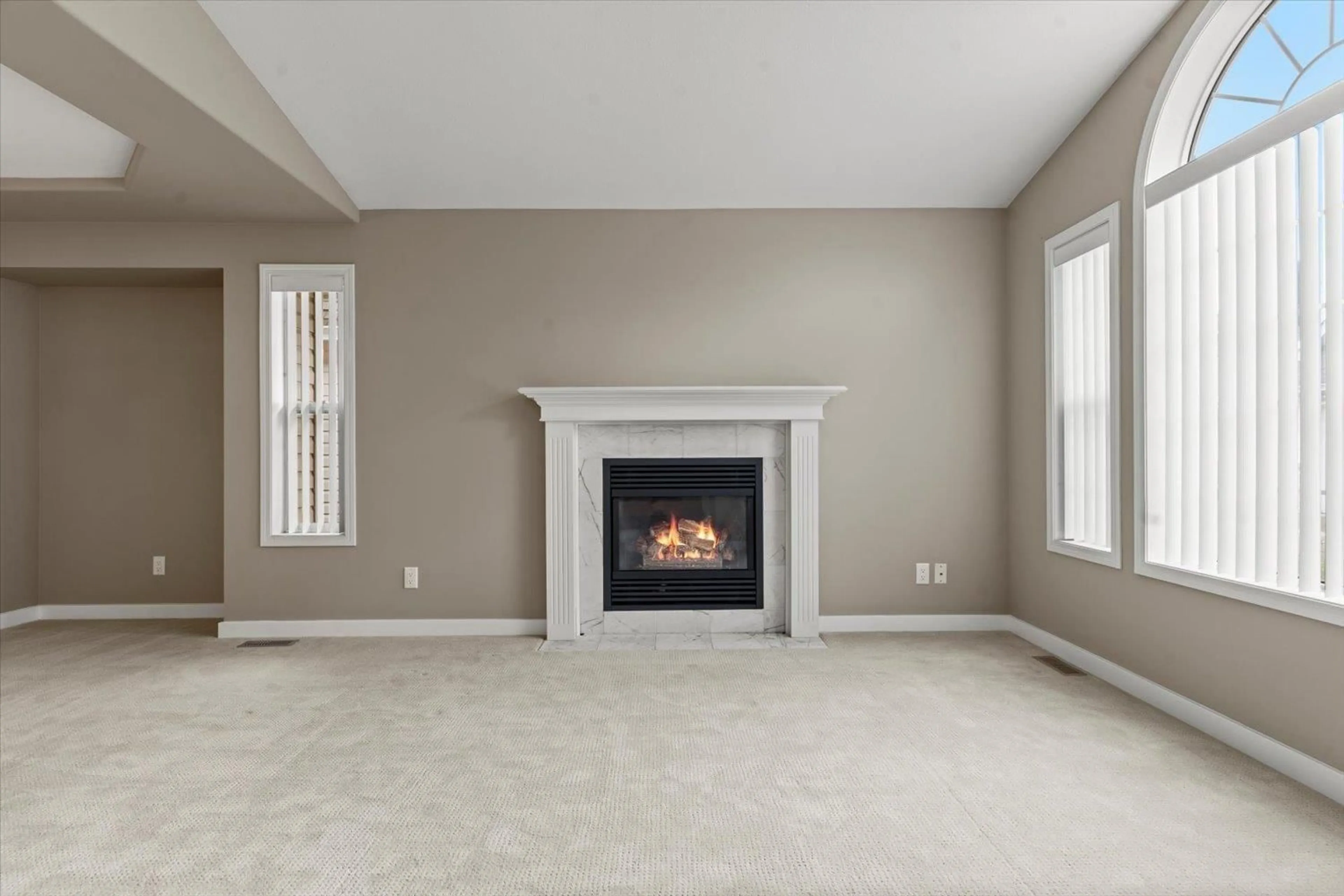 Living room with furniture, carpet floor for 11 - 6336 TYSON ROAD, Chilliwack British Columbia V2R3X7