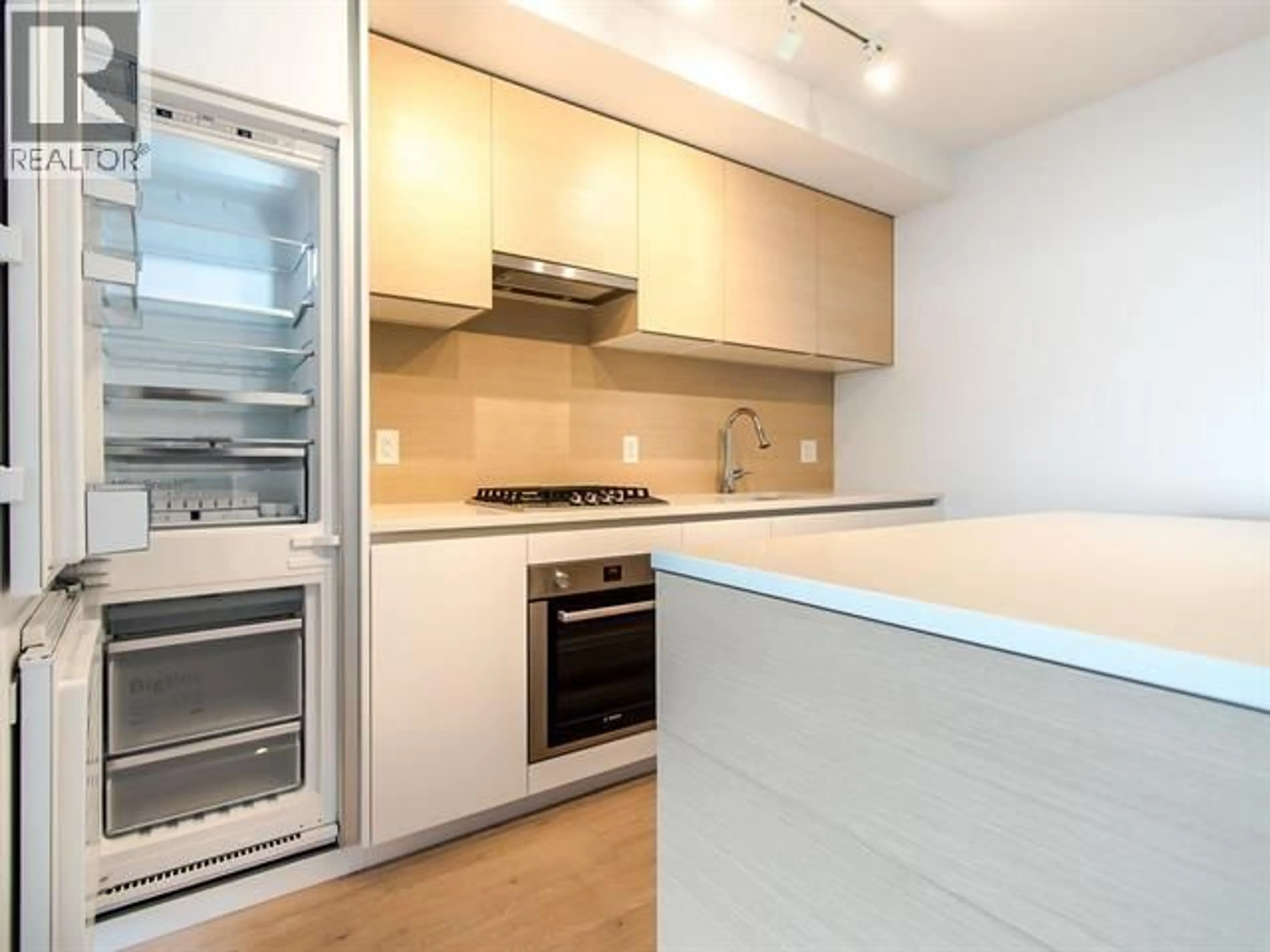 Standard kitchen, wood/laminate floor for 2003 - 652 WHITING WAY, Coquitlam British Columbia V3J0K3