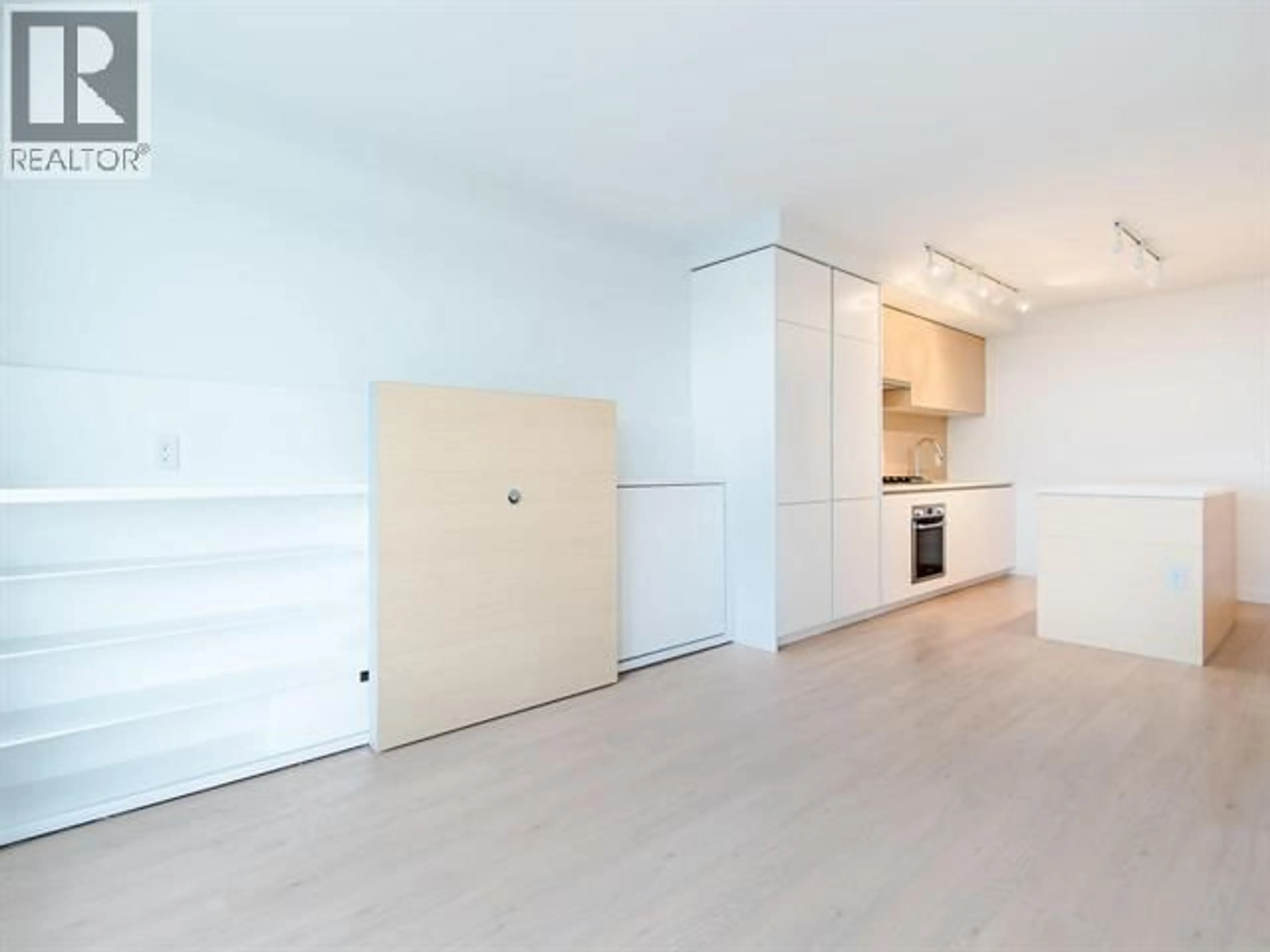 A pic of a room for 2003 - 652 WHITING WAY, Coquitlam British Columbia V3J0K3