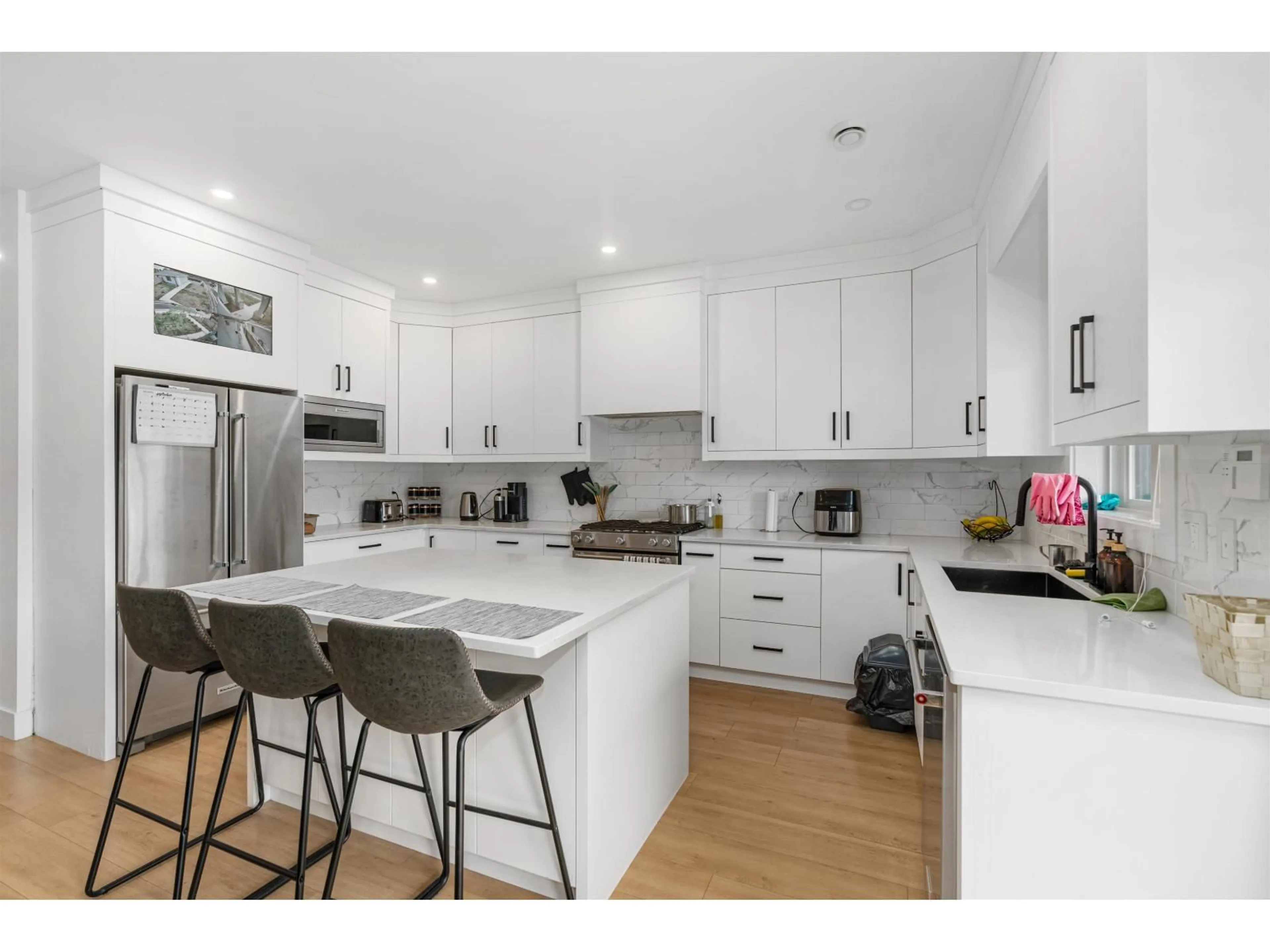 Open concept kitchen, unknown for 18470 64 AVENUE, Surrey British Columbia V3S8J6
