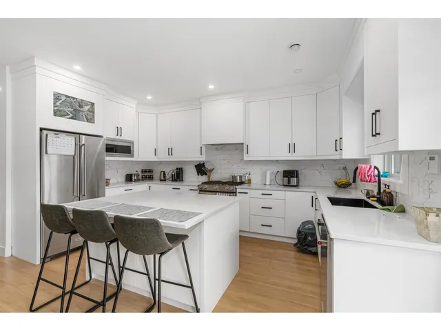 18470 64 AVENUE, Surrey 3