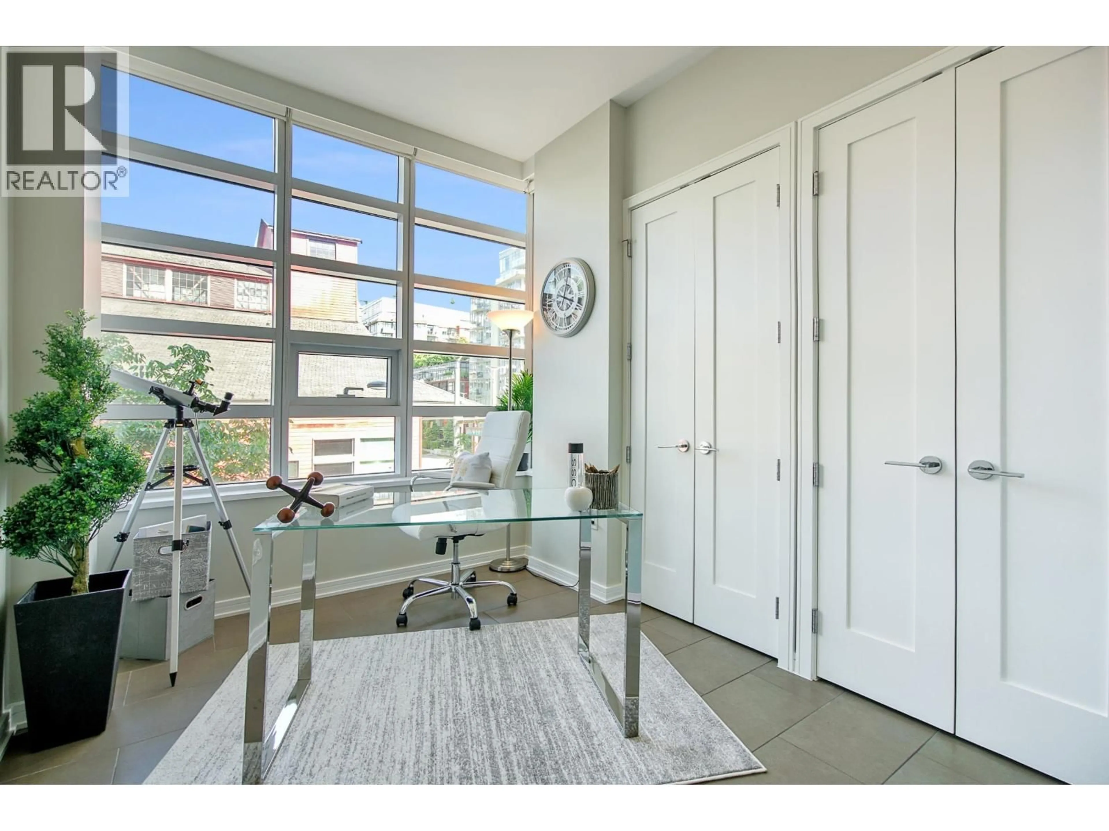 Indoor entryway for 310 - 123 1ST AVENUE, Vancouver British Columbia V5Y0E2
