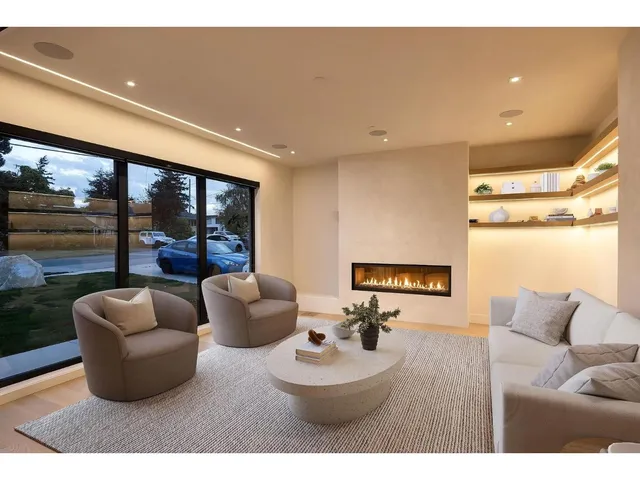 15679 ROPER AVENUE, White Rock 4