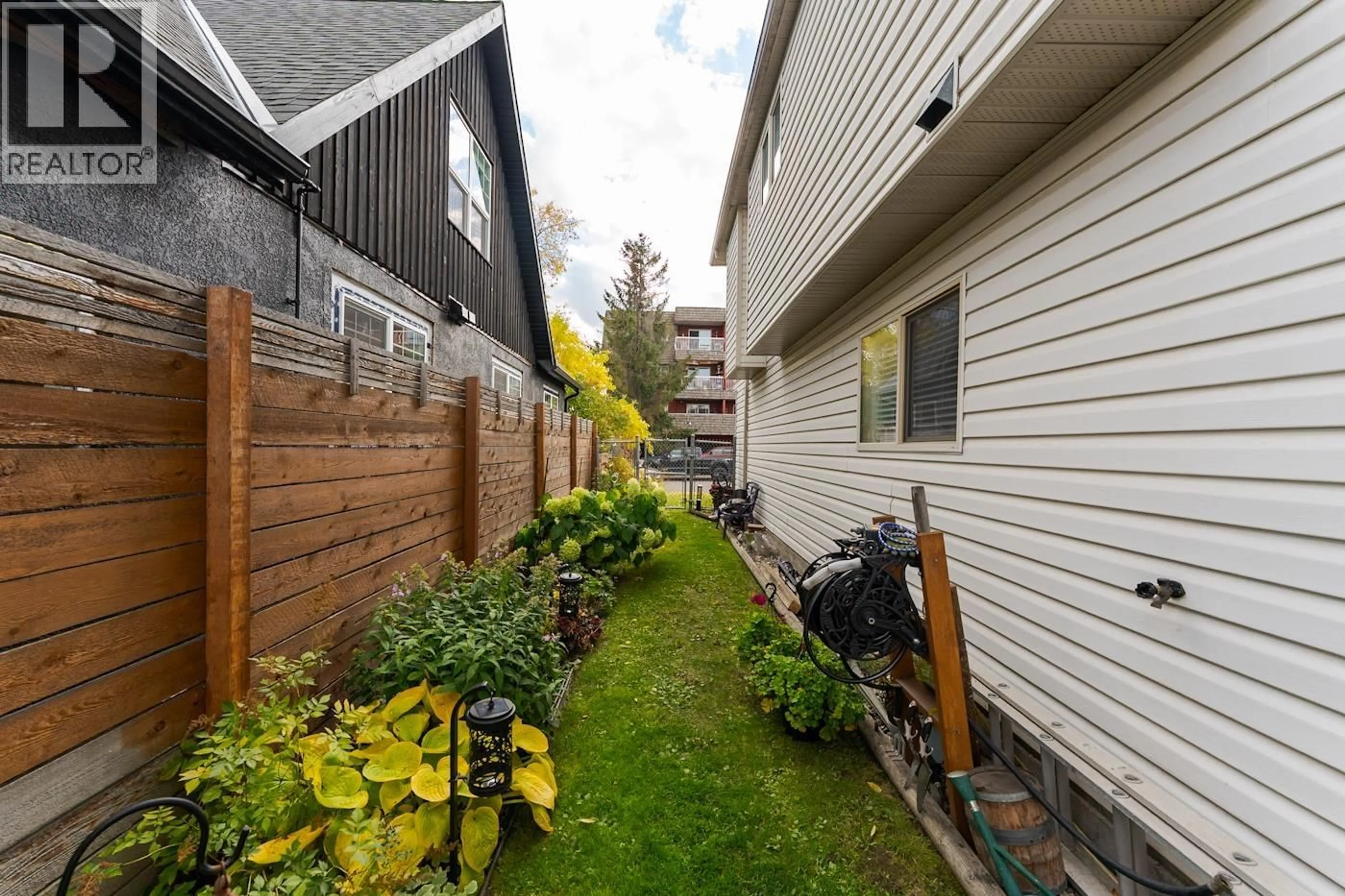 Patio, street for 1772 6TH AVENUE, Prince George British Columbia V2L3N6