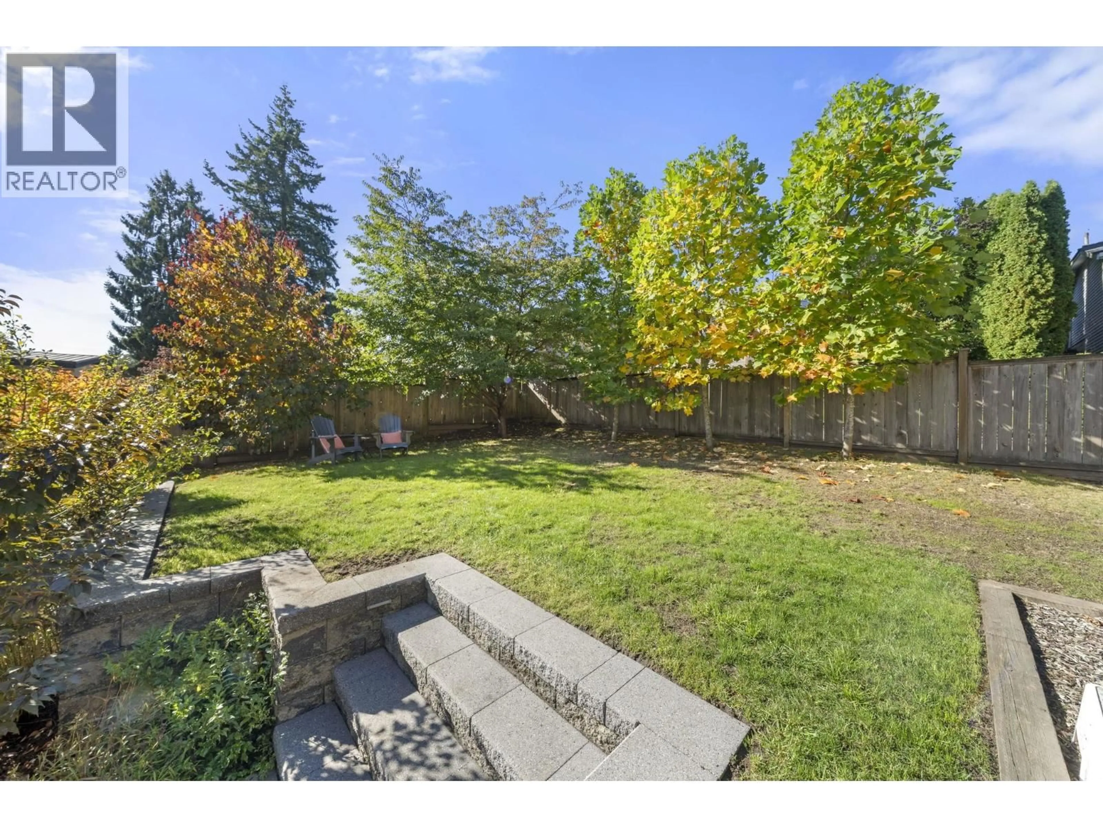 A pic from outside/outdoor area/front of a property/back of a property/a pic from drone, unknown for 1147 DEEP COVE ROAD, North Vancouver British Columbia V7G1S4