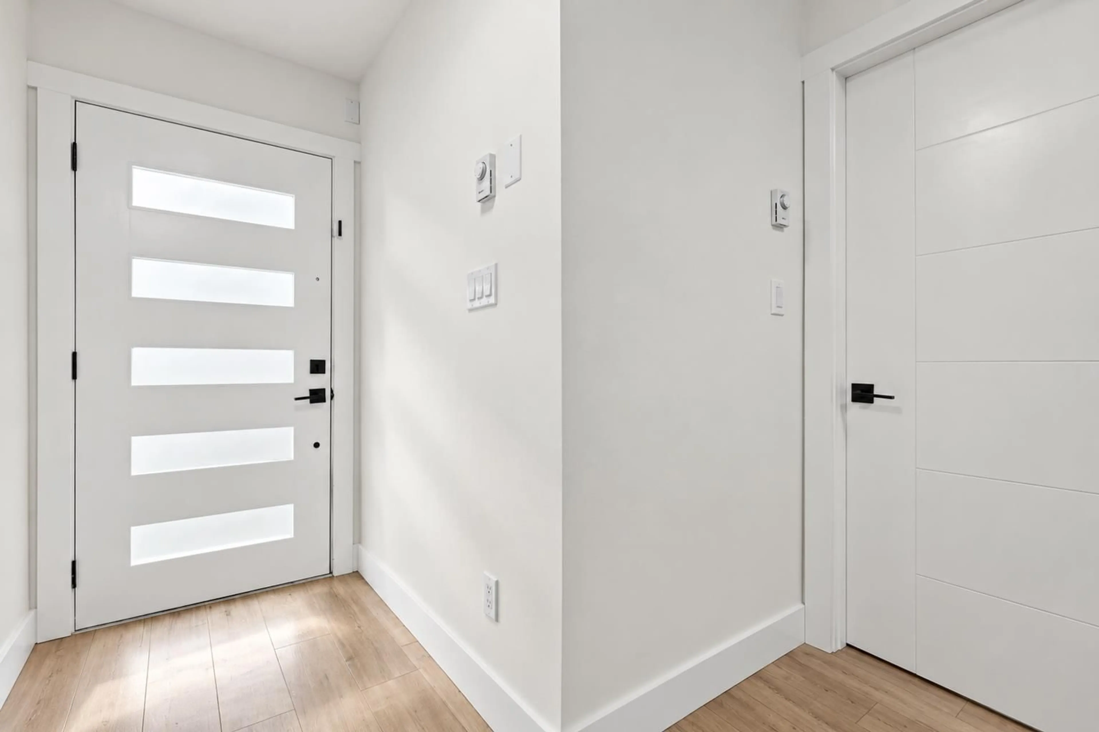 Indoor entryway for 23 - 19753 55A AVENUE, Langley British Columbia V3A0J9