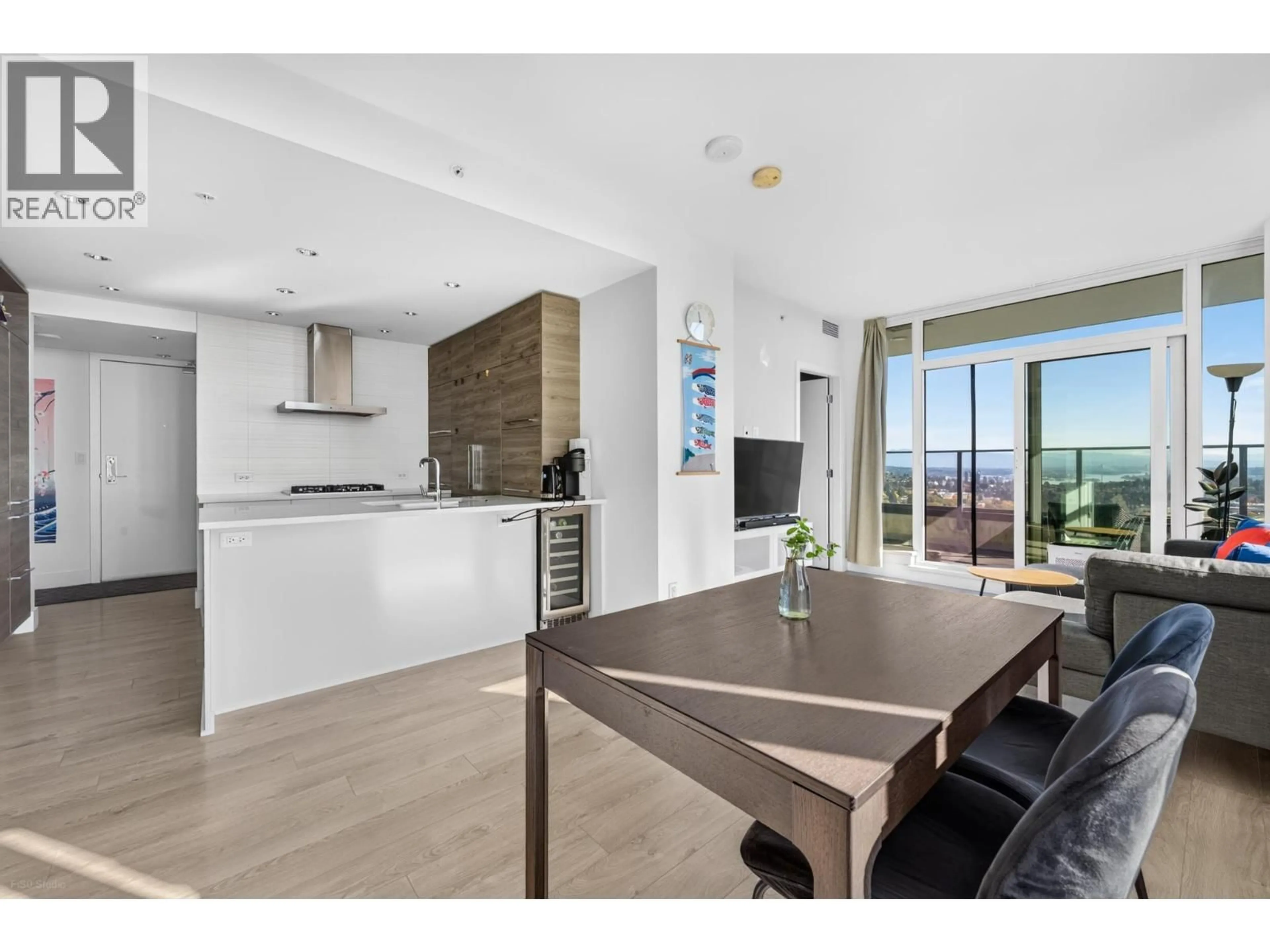 Open concept kitchen, unknown for 2807 - 7388 KINGSWAY, Burnaby British Columbia V3N0G9