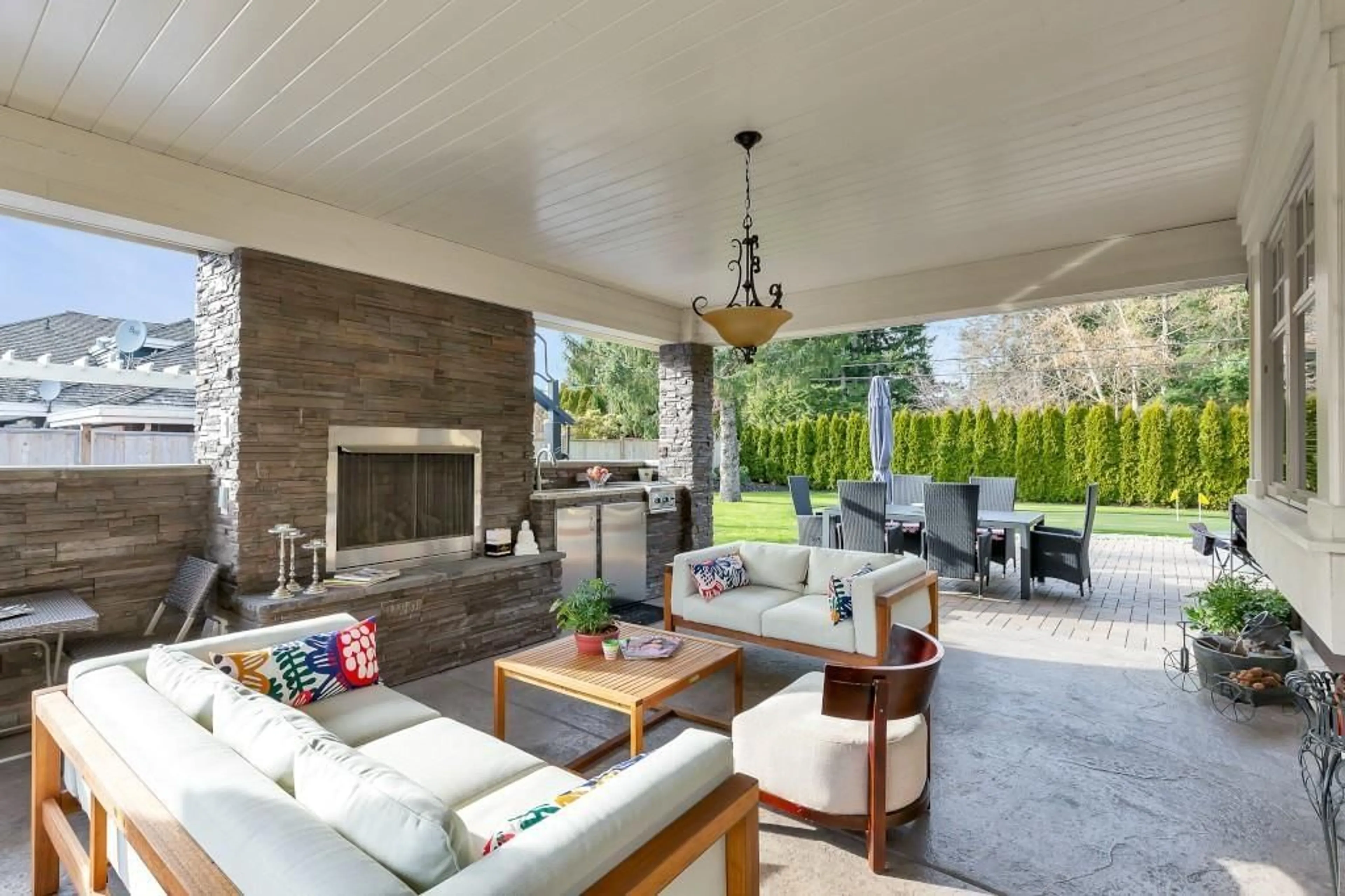 Patio, unknown for 13438 24 AVENUE, Surrey British Columbia V4A2G5