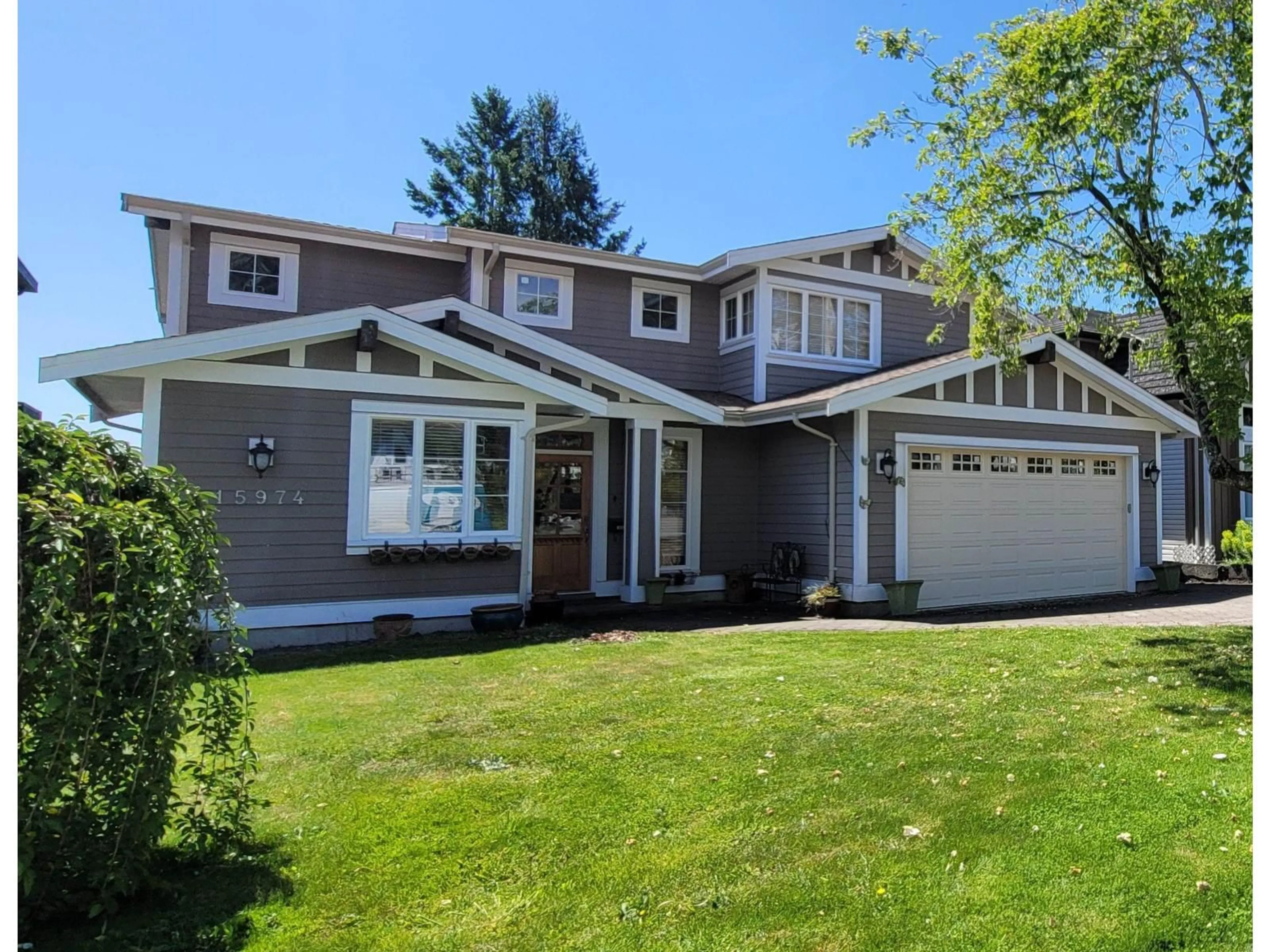 Home with vinyl exterior material, street for 15974 BUENA VISTA AVENUE, White Rock British Columbia V4B2A5