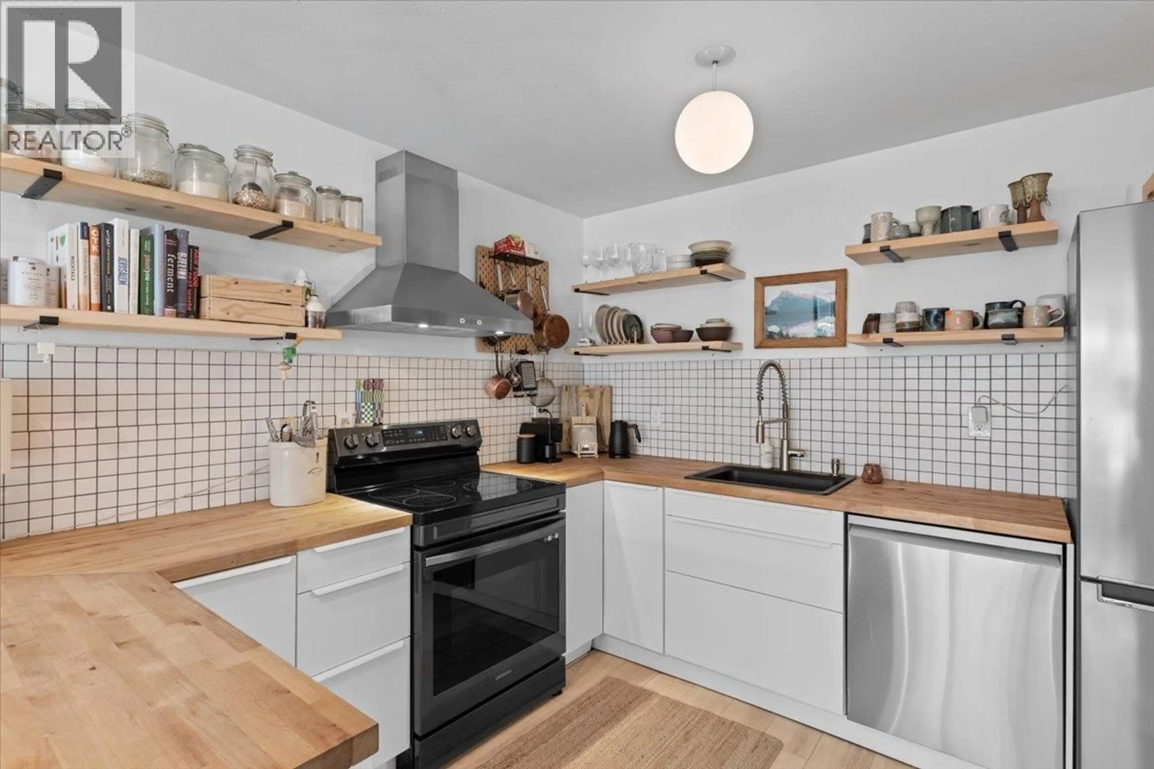 Open concept kitchen, unknown for 109 - 808 8TH AVENUE, Vancouver British Columbia V5T1T5