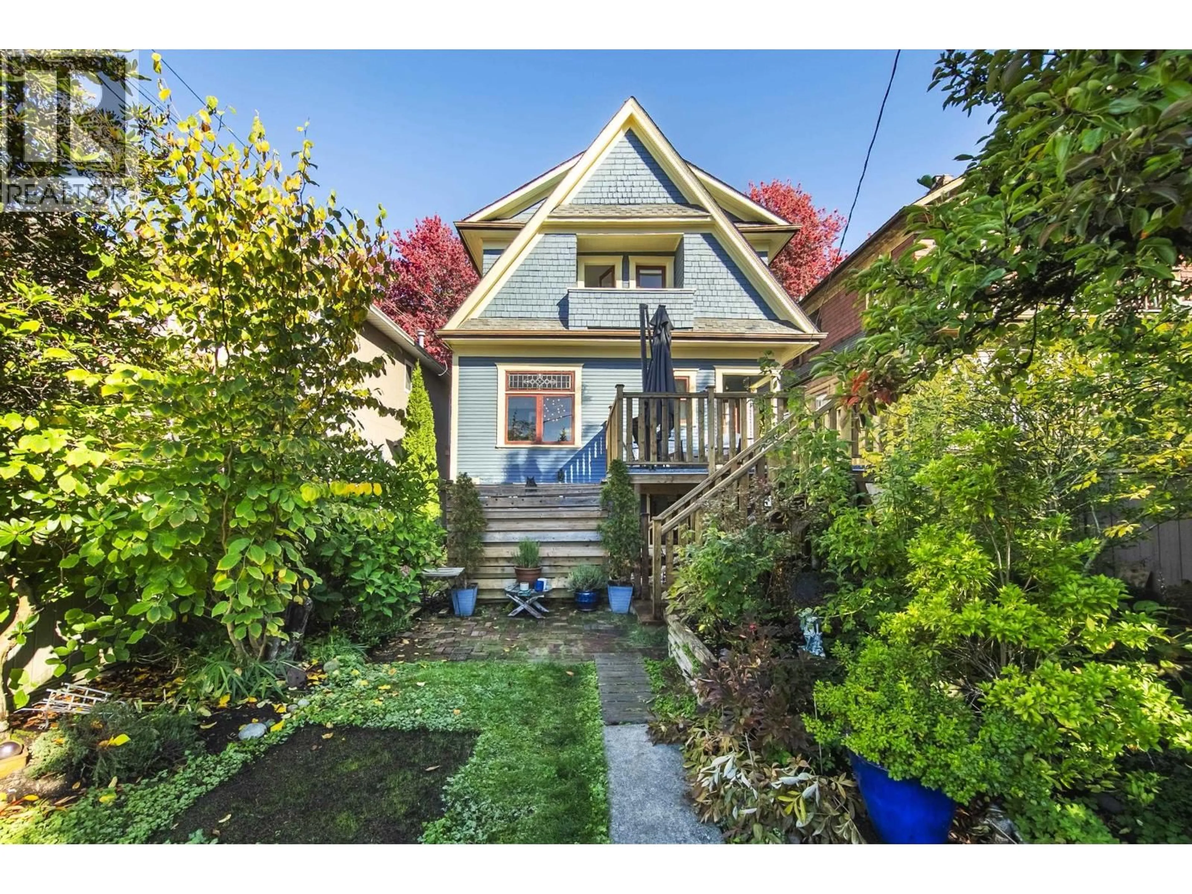 A pic from outside/outdoor area/front of a property/back of a property/a pic from drone, street for 2580 CAMBRIDGE STREET, Vancouver British Columbia V5K1L4