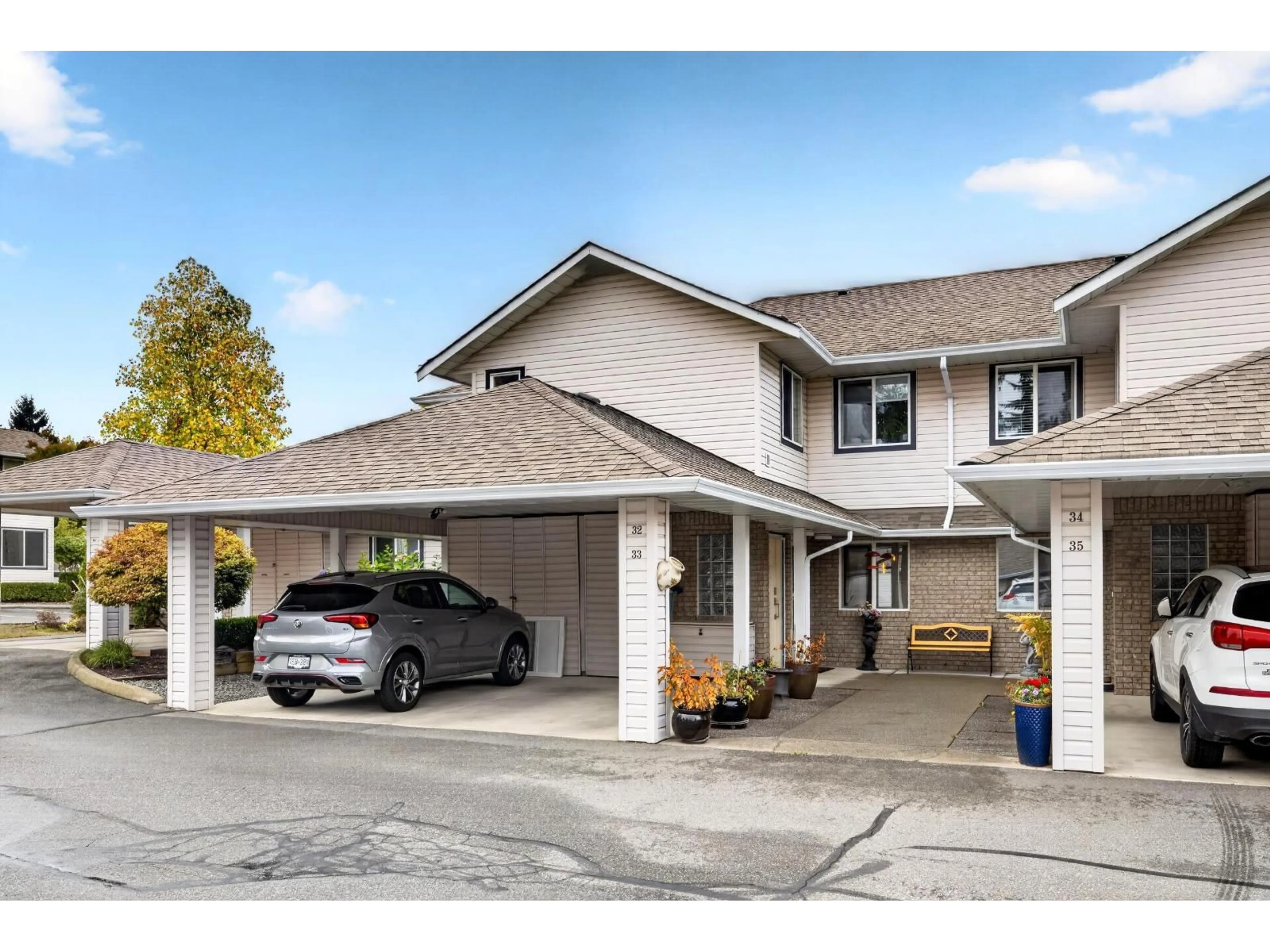 Indoor garage for 33 - 15020 66A AVENUE, Surrey British Columbia V3S2A5