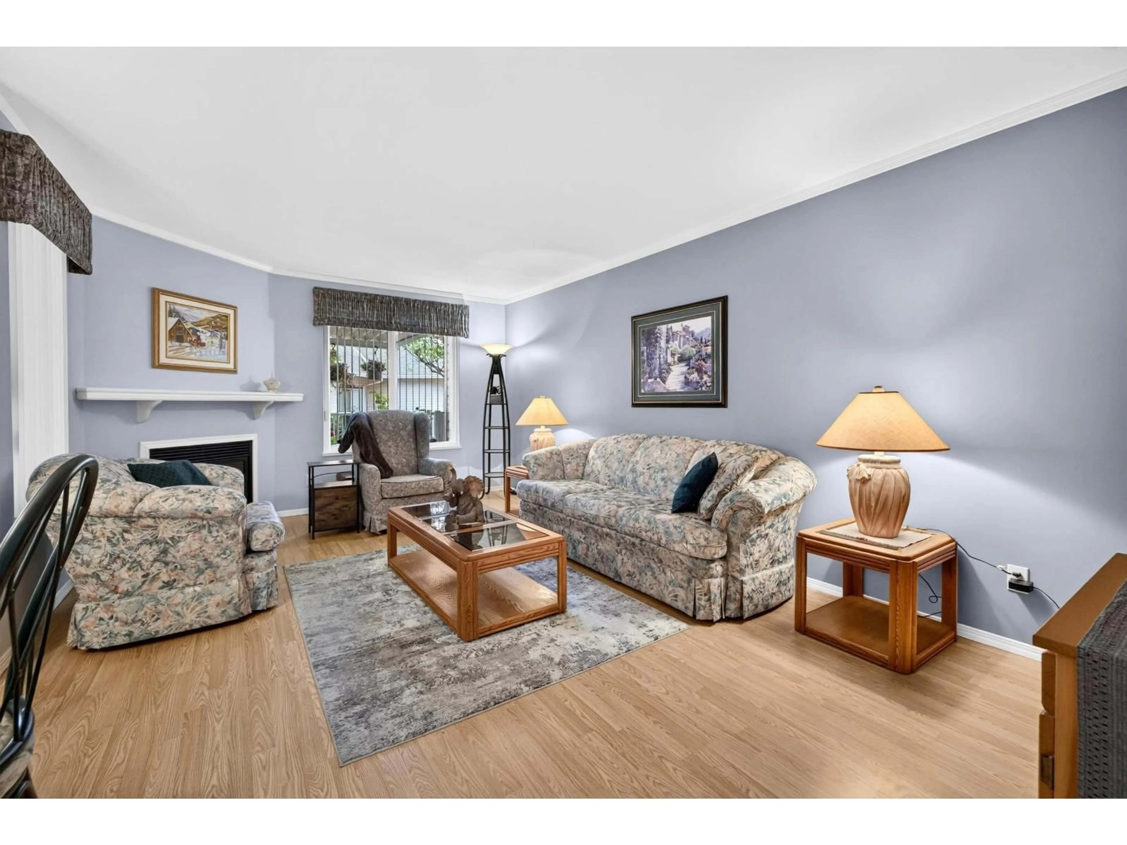 Living room with furniture, wood/laminate floor for 33 - 15020 66A AVENUE, Surrey British Columbia V3S2A5