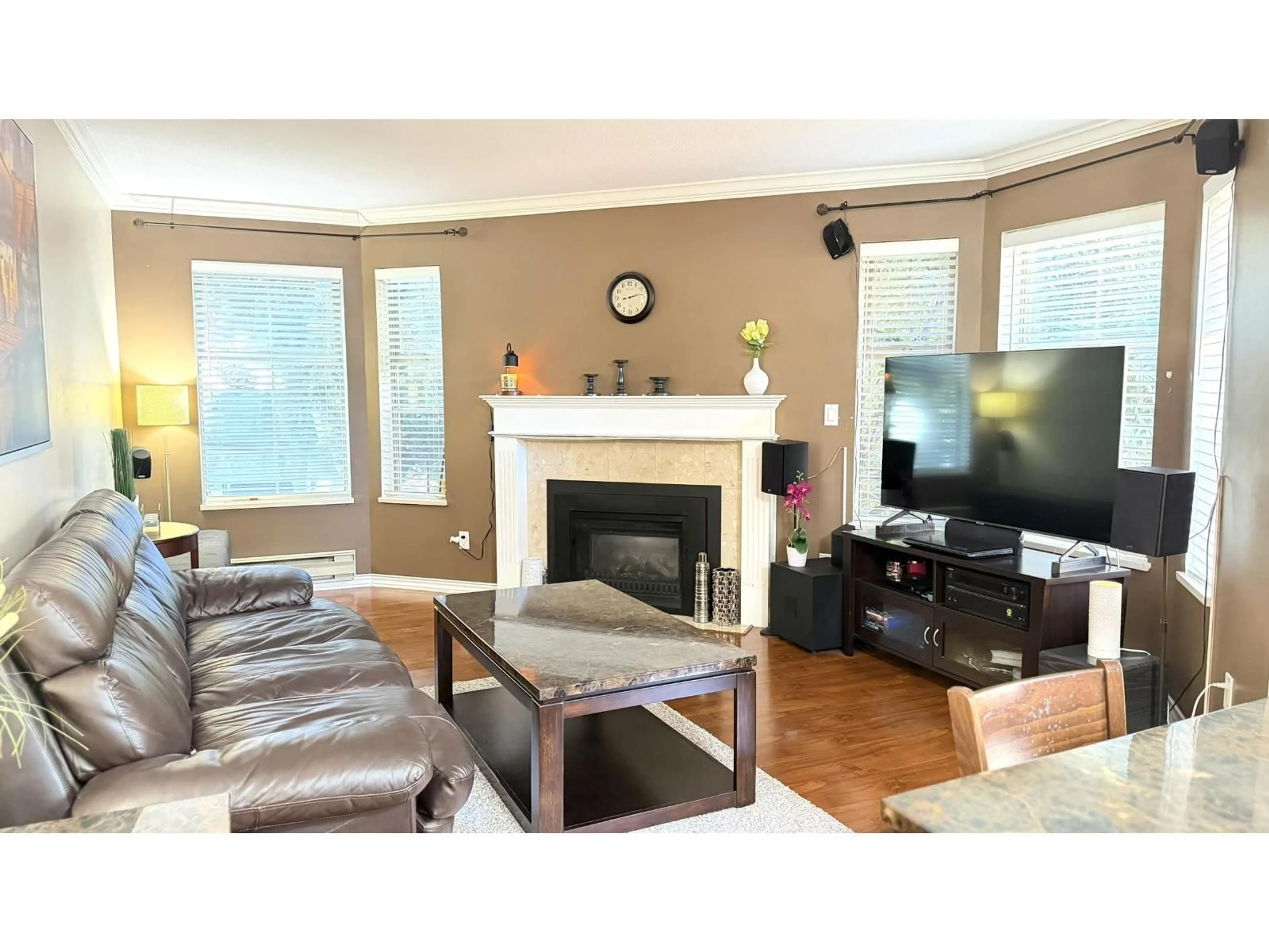 Living room with furniture, wood/laminate floor for 110 - 10721 139 STREET, Surrey British Columbia V3T4L8