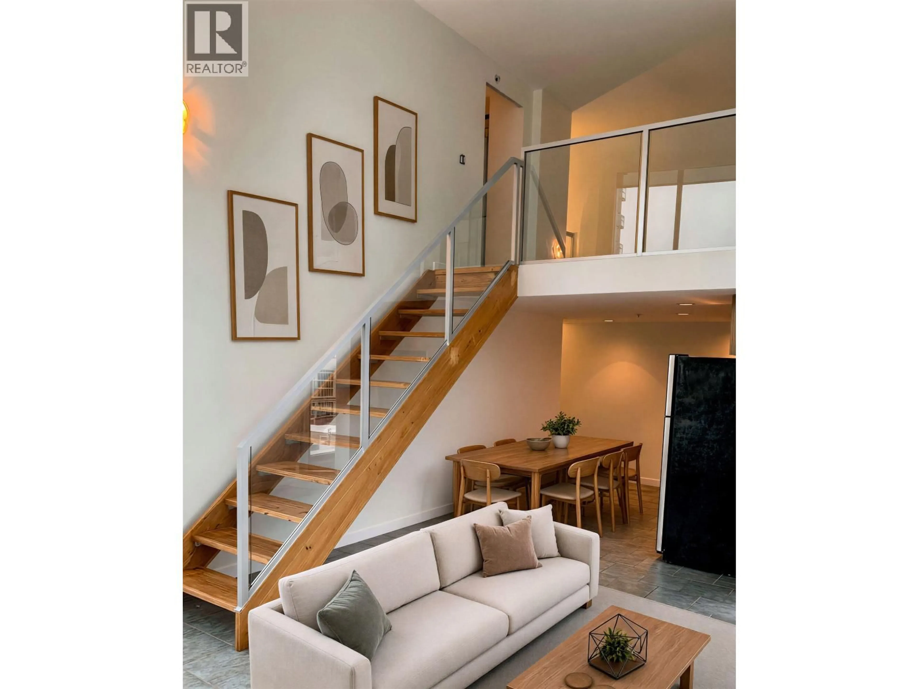 Stairs for 912 - 933 SEYMOUR STREET, Vancouver British Columbia V6B6L6