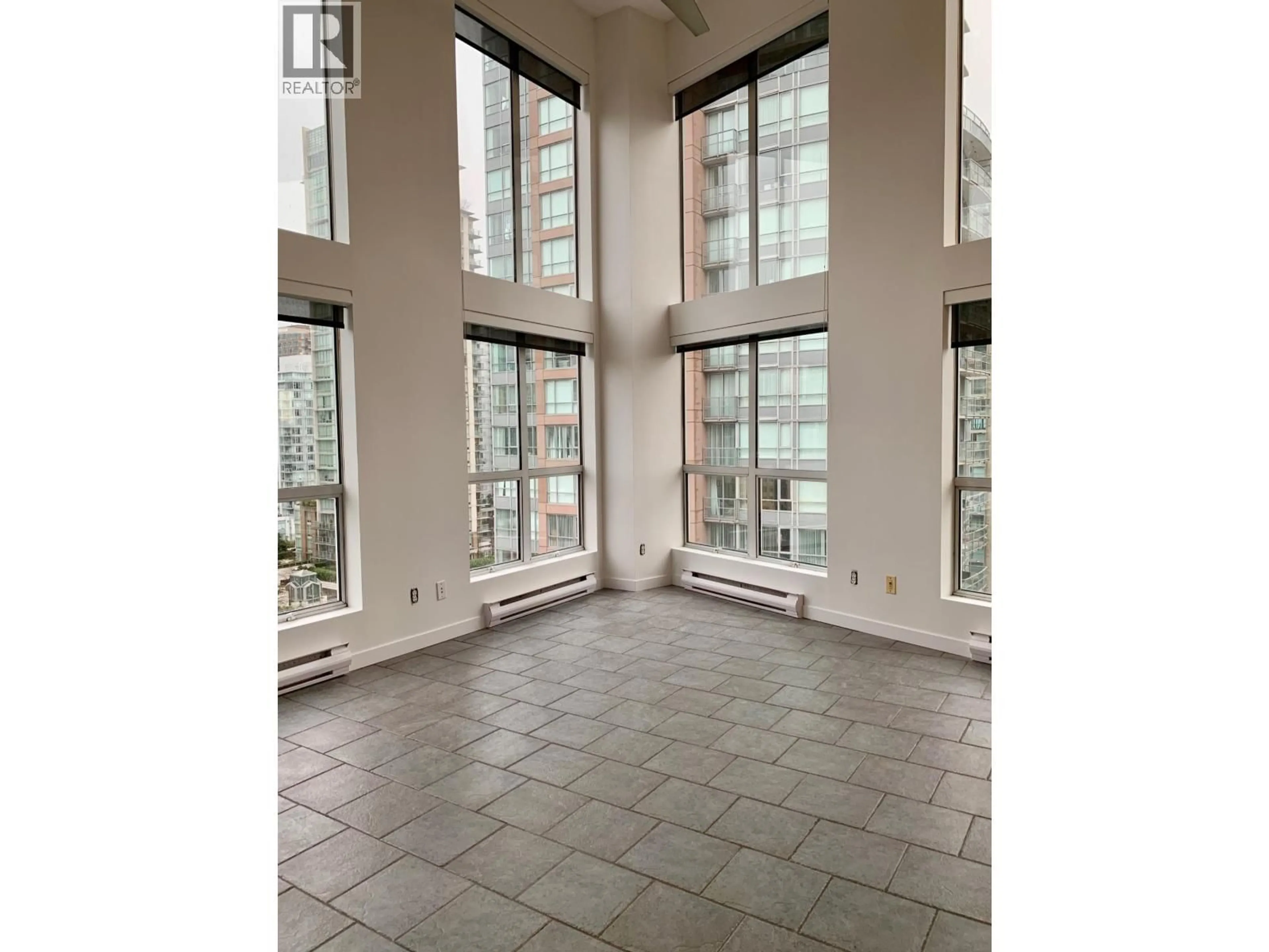 Indoor foyer for 912 - 933 SEYMOUR STREET, Vancouver British Columbia V6B6L6