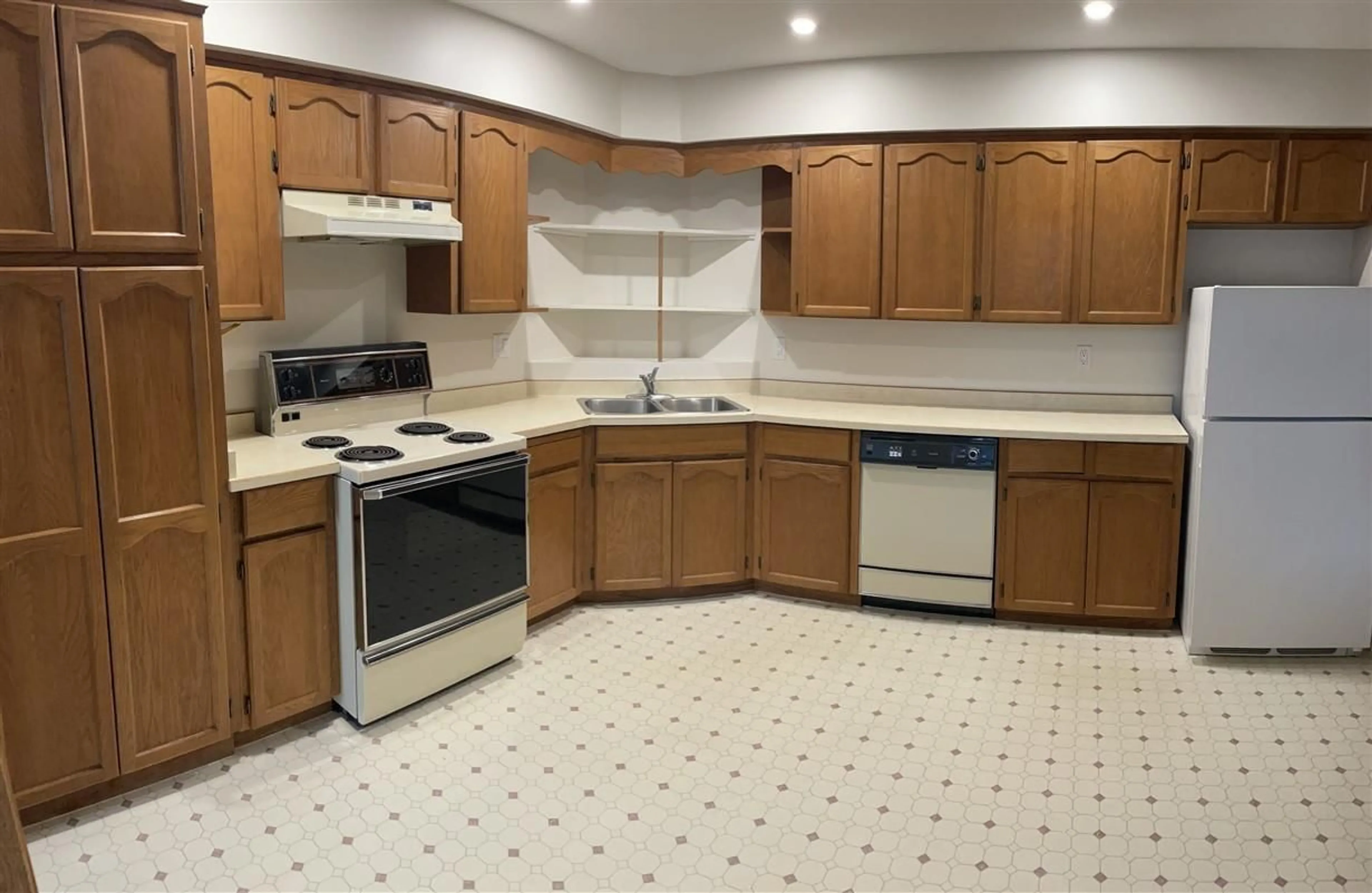 Standard kitchen, unknown for 306 - 31930 OLD YALE ROAD, Abbotsford British Columbia V2T2C7