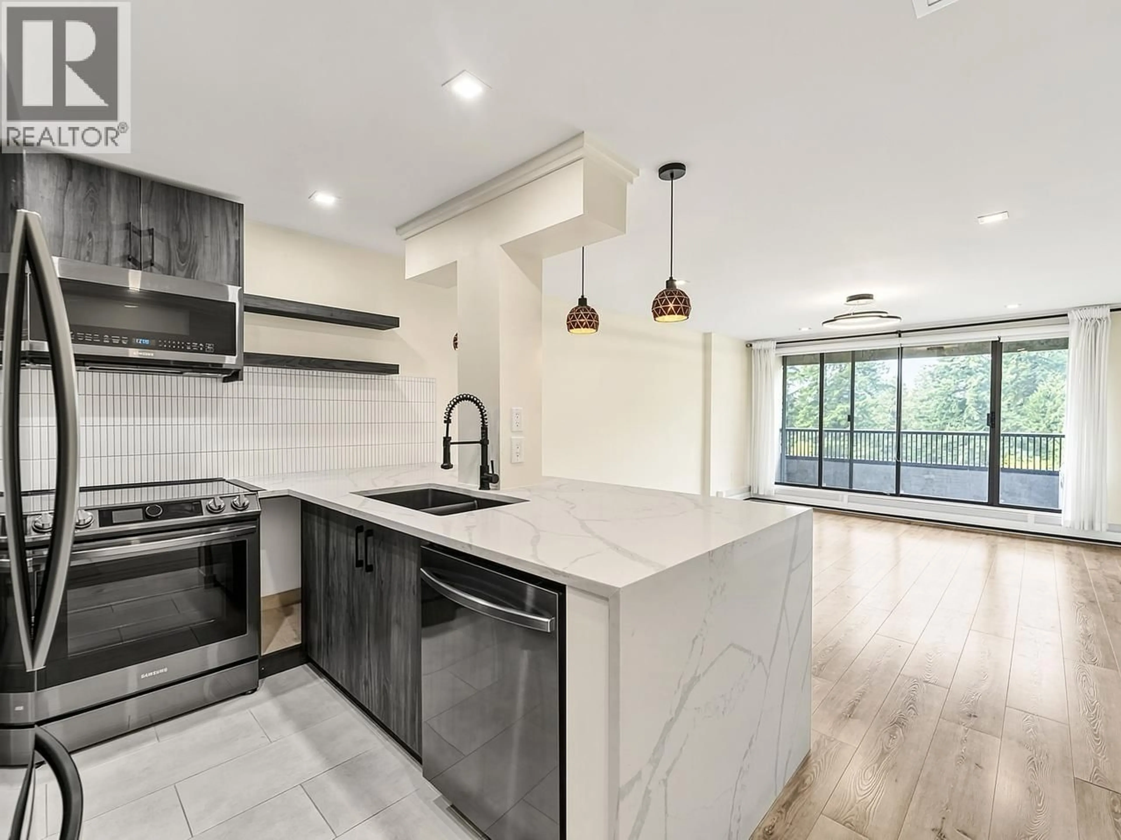 Open concept kitchen, ceramic/tile floor for 901 - 6595 WILLINGDON AVENUE, Burnaby British Columbia V5H4E5