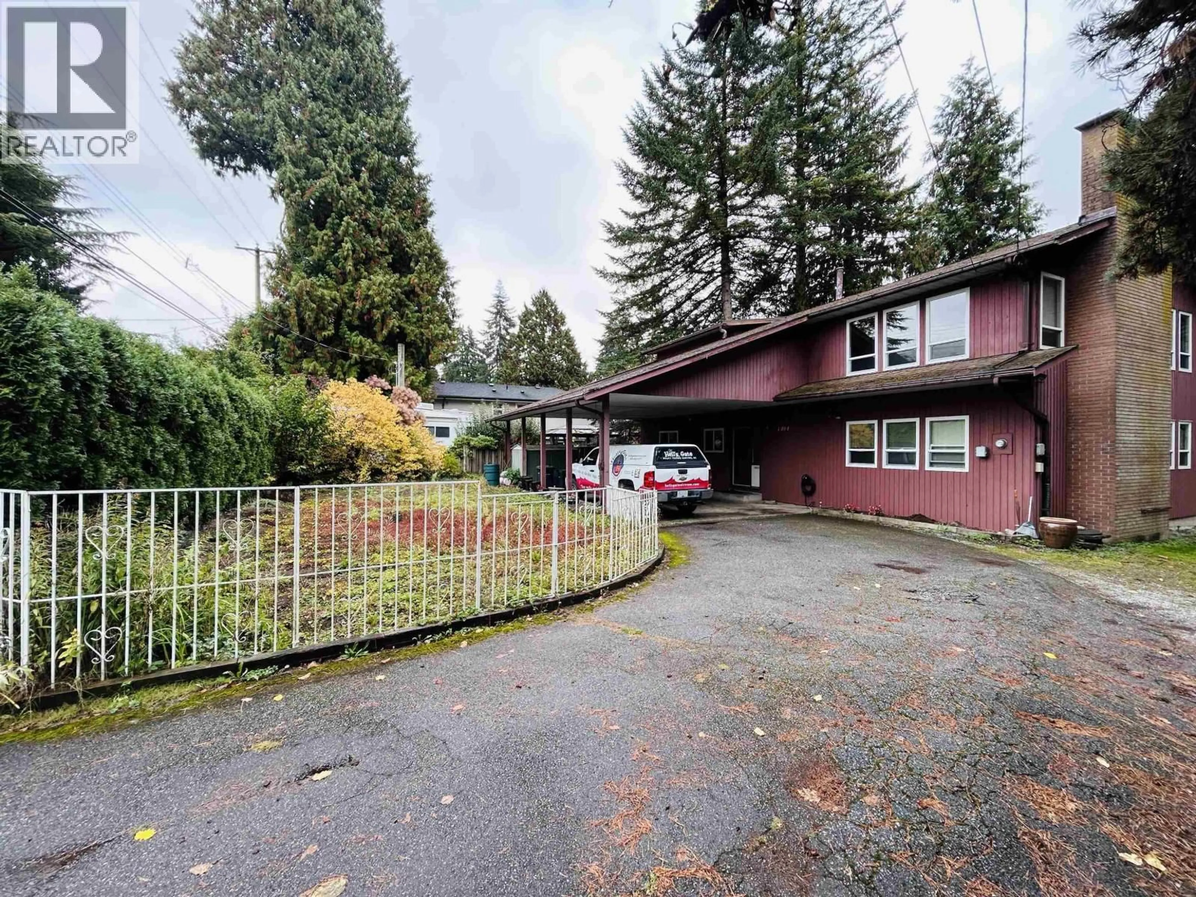A pic from outside/outdoor area/front of a property/back of a property/a pic from drone, unknown for 1404 WINSLOW AVENUE, Coquitlam British Columbia V3J2G4
