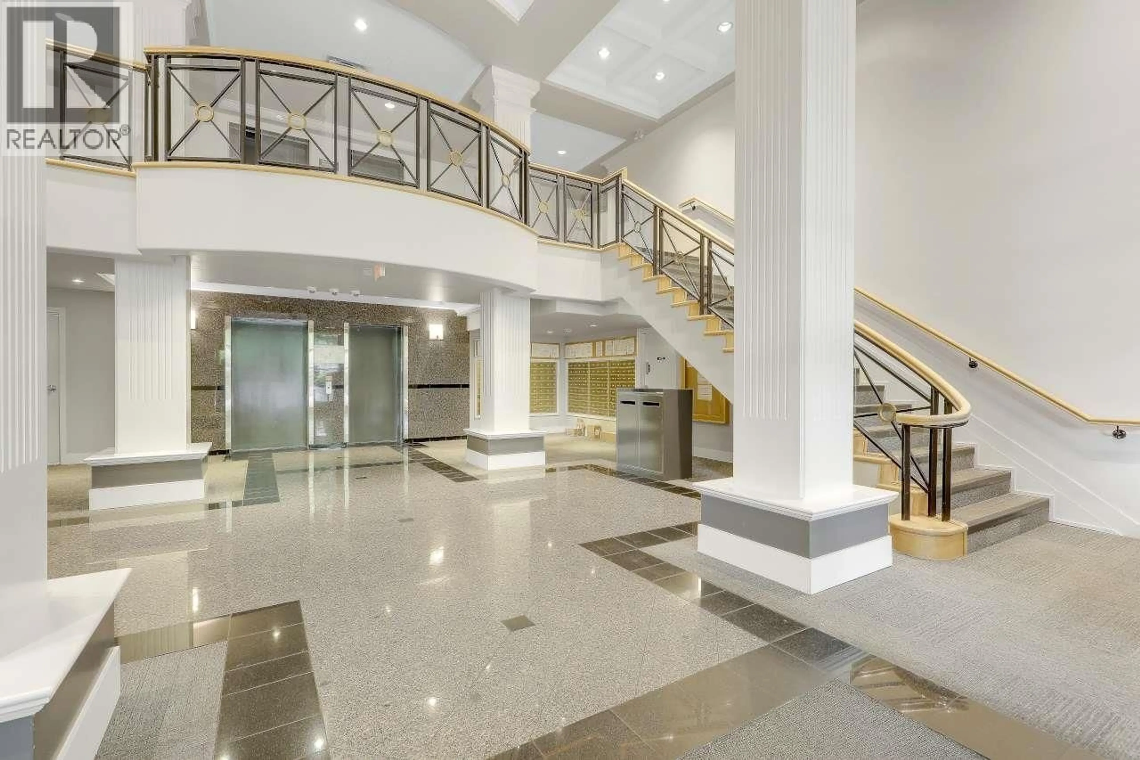 Indoor foyer for 316 - 5888 DOVER CRESCENT, Richmond British Columbia V7C5R9