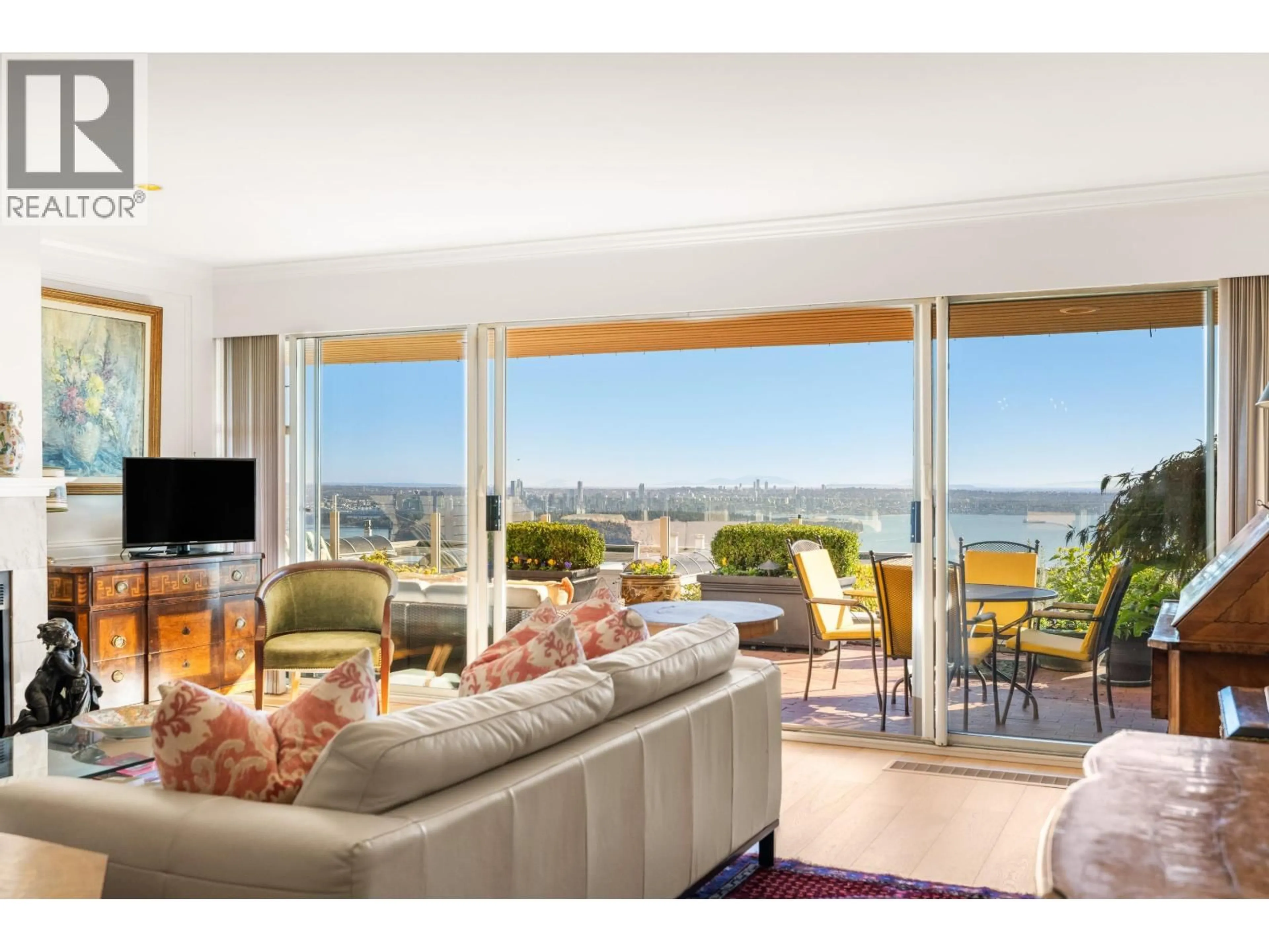 Living room with furniture, unknown for 102 - 2274 FOLKESTONE WAY, West Vancouver British Columbia V7S2X7