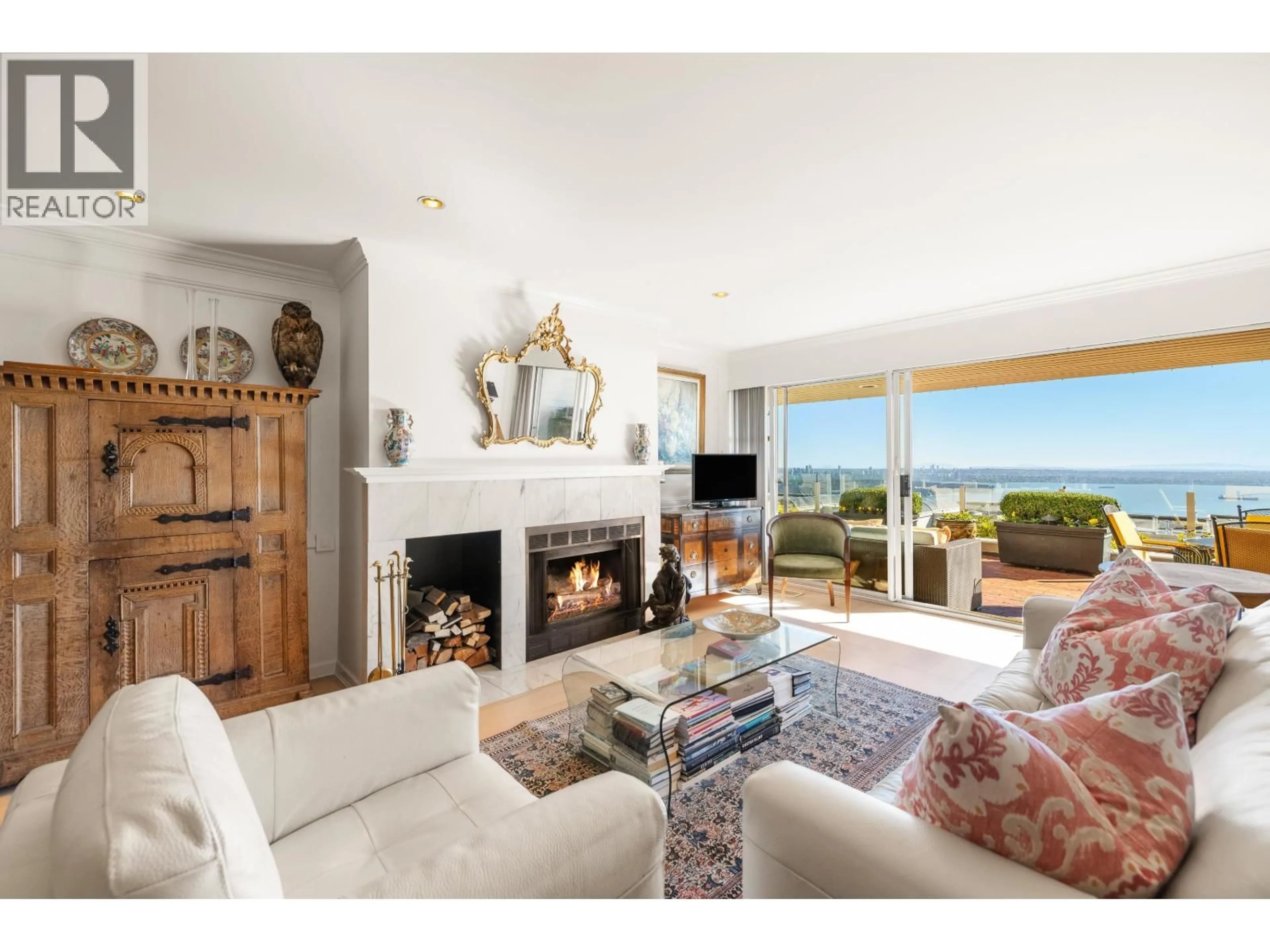 Living room with furniture, unknown for 102 - 2274 FOLKESTONE WAY, West Vancouver British Columbia V7S2X7