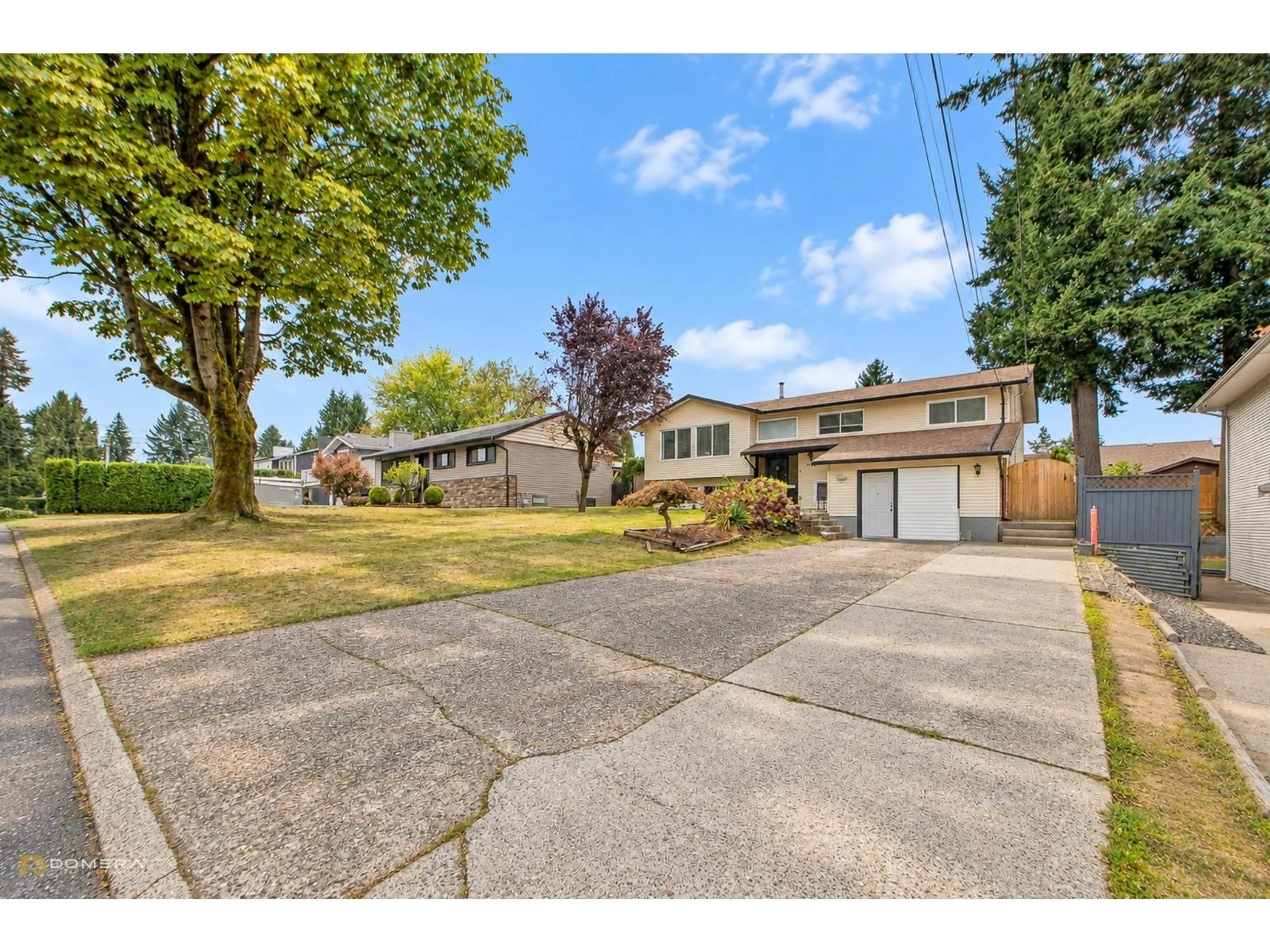 A pic from outside/outdoor area/front of a property/back of a property/a pic from drone, street for 2947 BABICH STREET, Abbotsford British Columbia V2S3K4