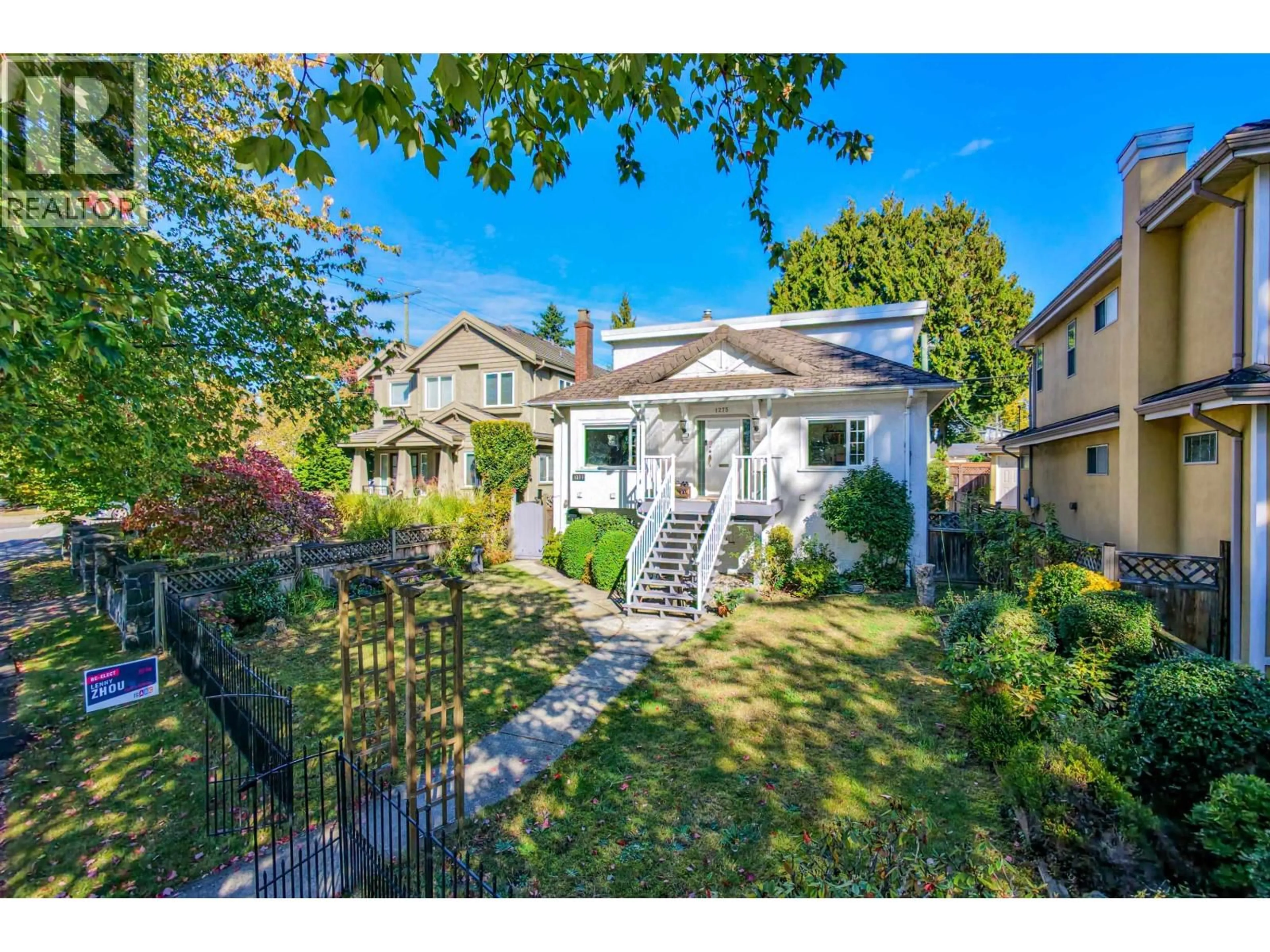 A pic from outside/outdoor area/front of a property/back of a property/a pic from drone, street for 1275 PARK DRIVE, Vancouver British Columbia V6P2K1