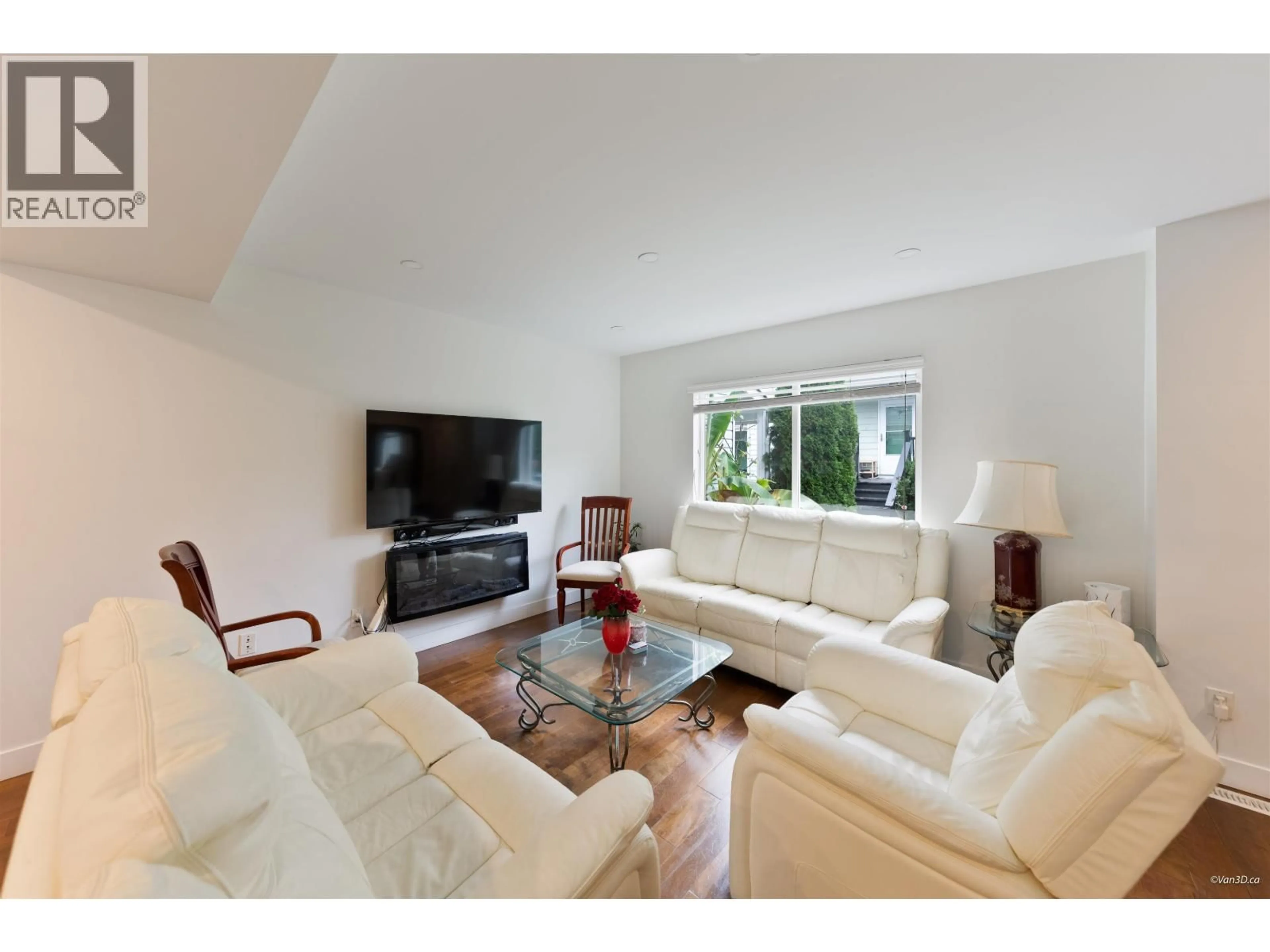 Living room with furniture, unknown for 2 - 8745 GOVERNMENT STREET, Burnaby British Columbia V3N4G9