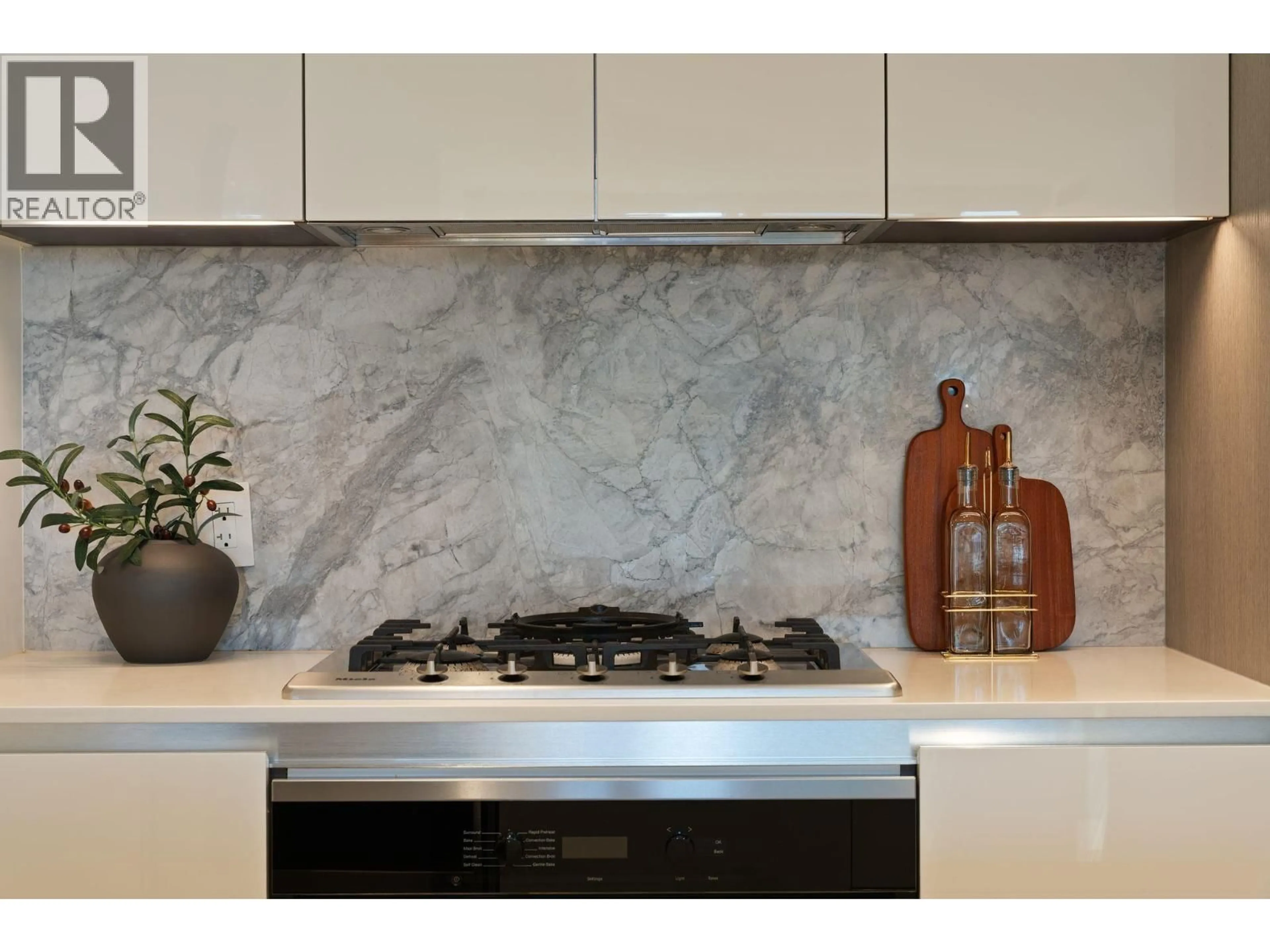 Contemporary kitchen, ceramic/tile floor for 1610 - 1111 RICHARDS STREET, Vancouver British Columbia V6B0S3