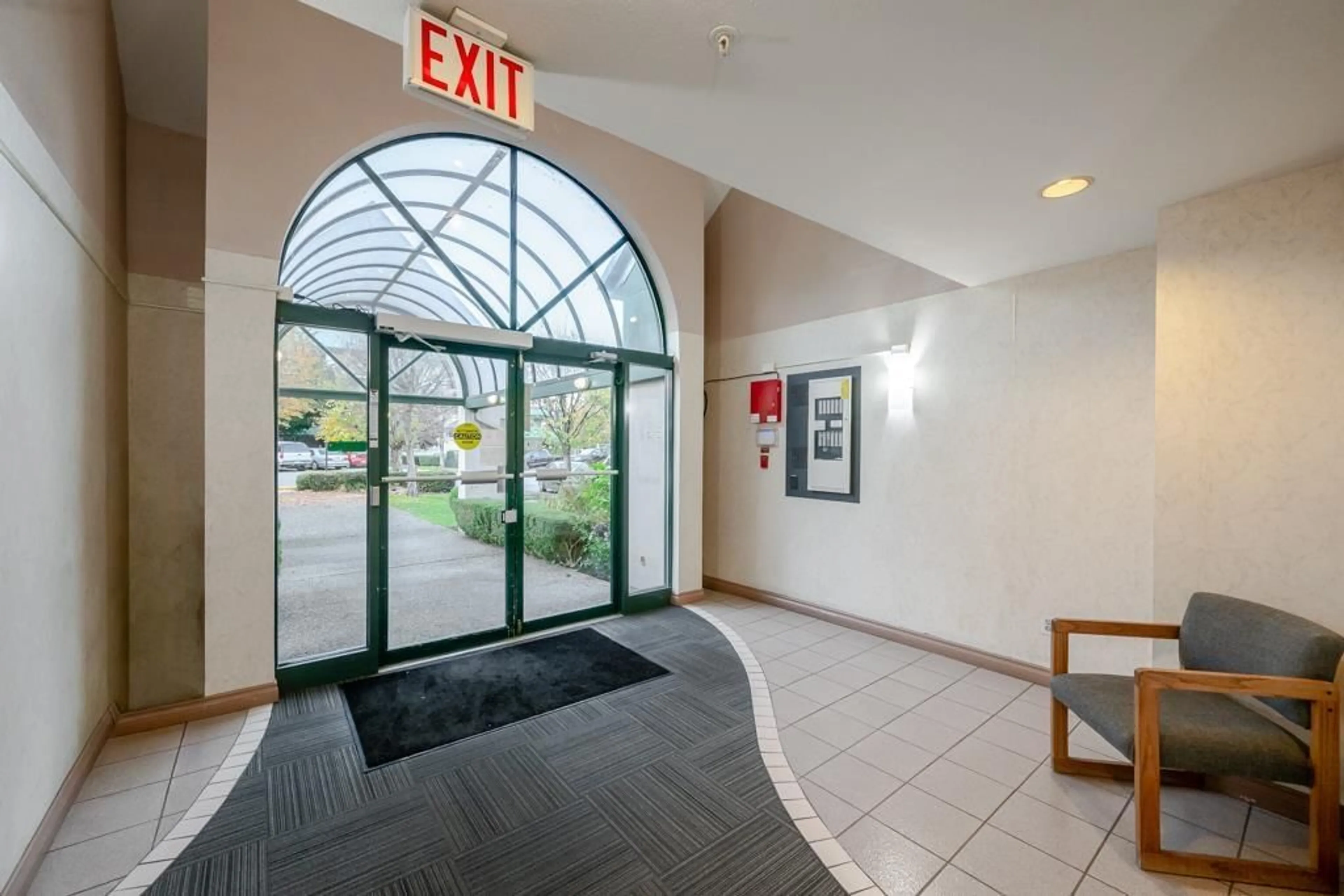 Indoor foyer for 307 - 2958 TRETHEWEY STREET, Abbotsford British Columbia V2T6P6