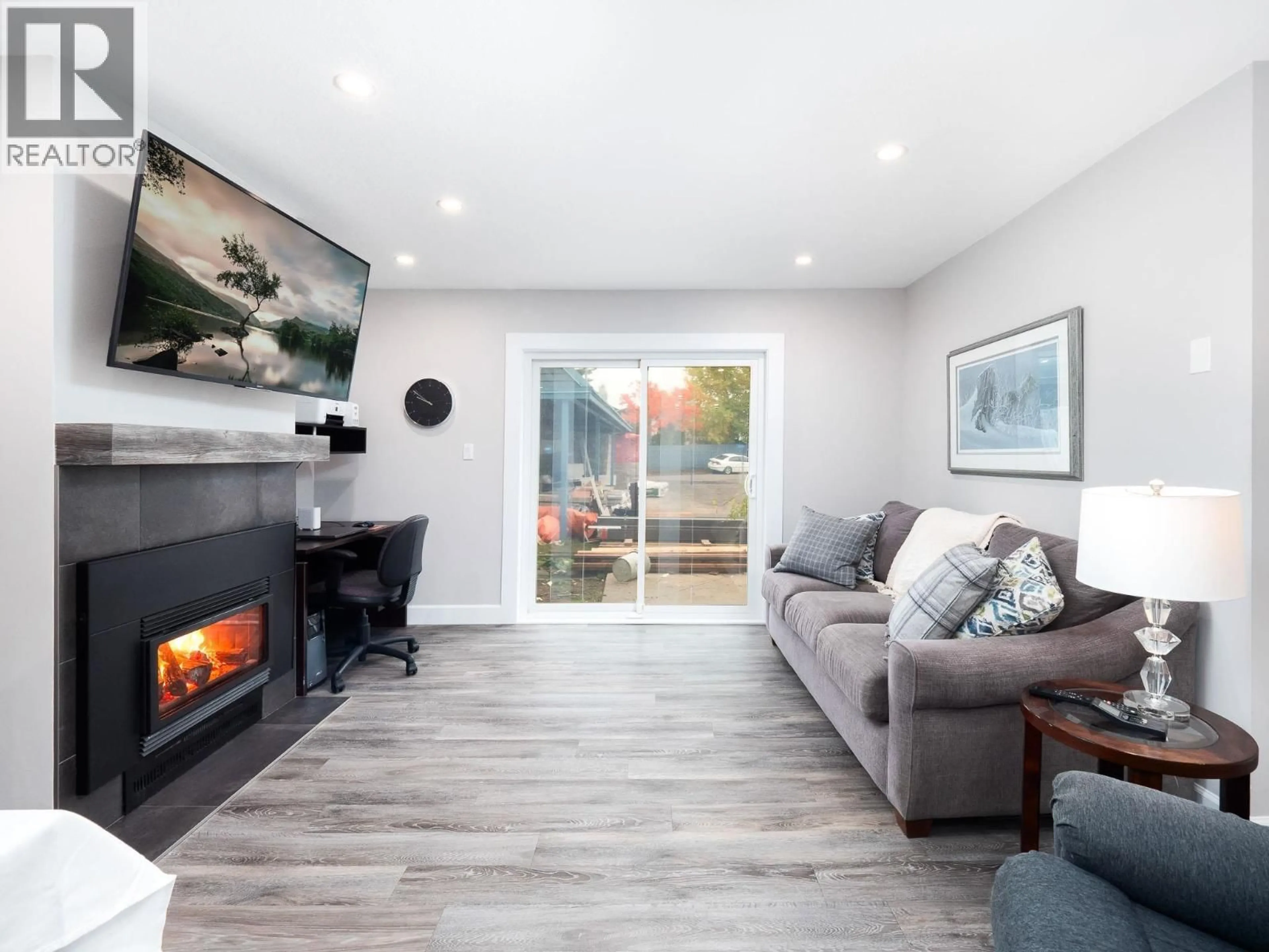 Living room with furniture, wood/laminate floor for 112 - 3033 OSPIKA BOULEVARD, Prince George British Columbia V2N4L5