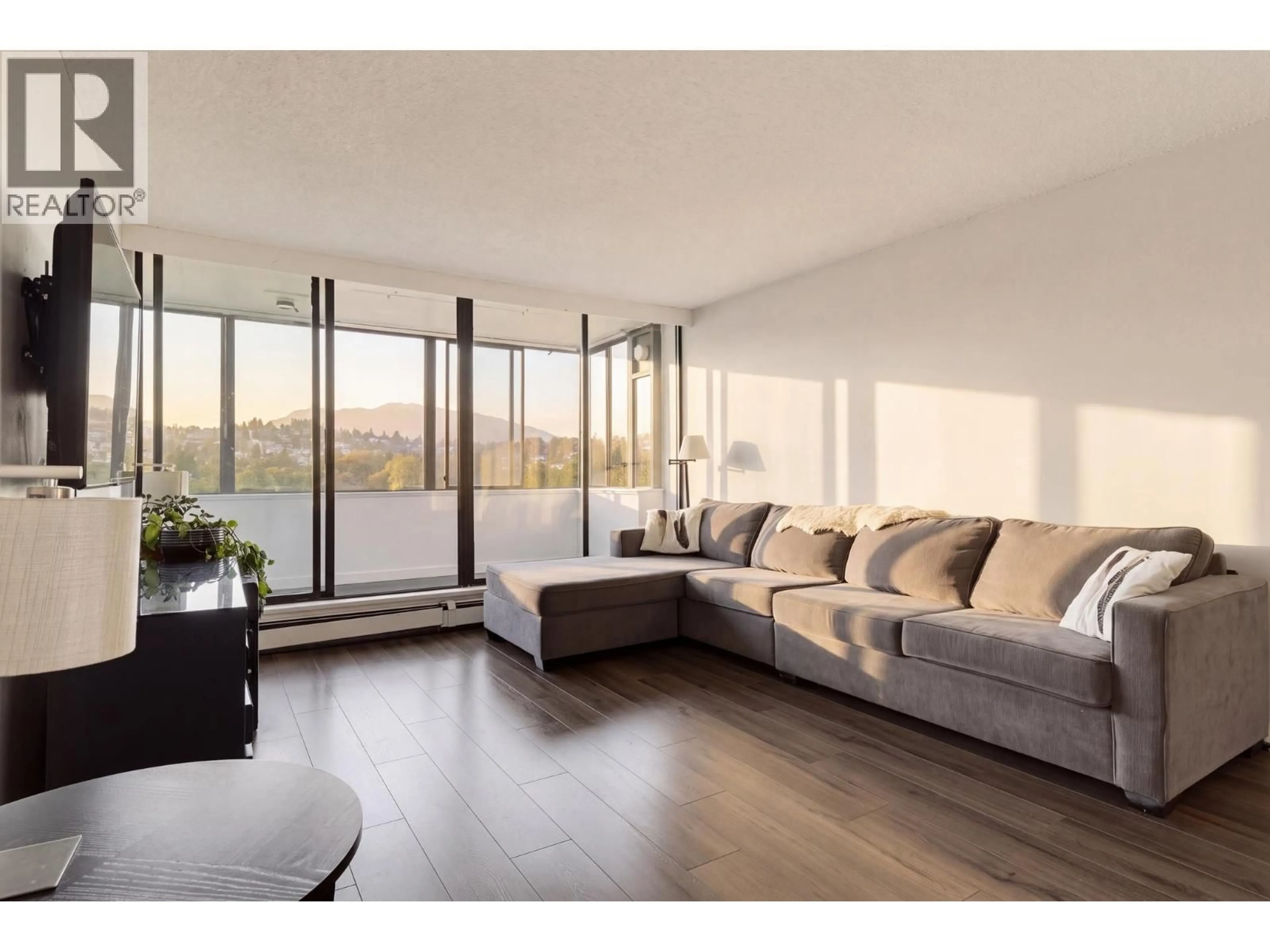 Living room with furniture, unknown for 1303 - 2060 BELLWOOD AVENUE, Burnaby British Columbia V5B4V2