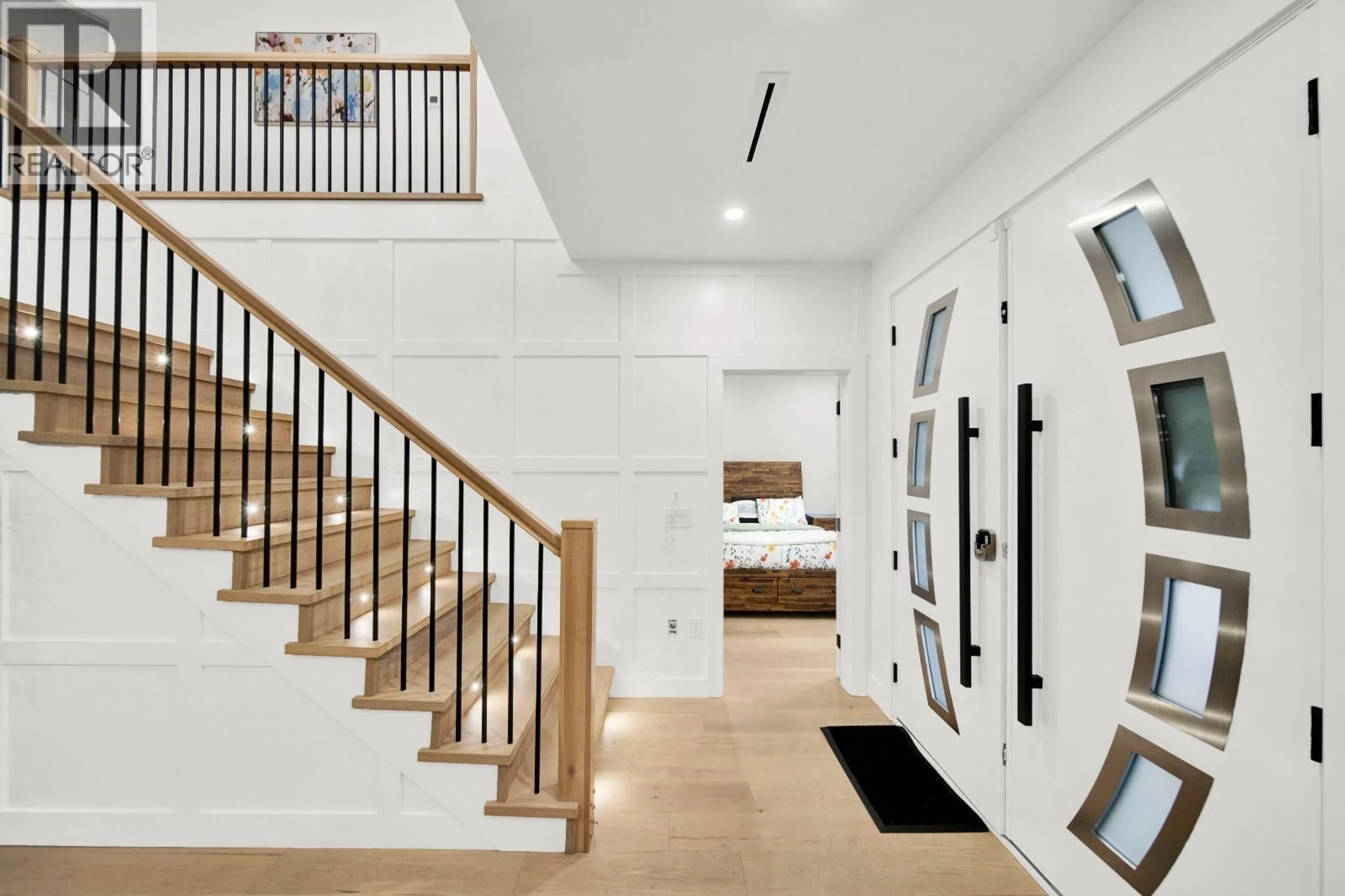 Indoor entryway for 264 HUME STREET, New Westminster British Columbia V3M5N5
