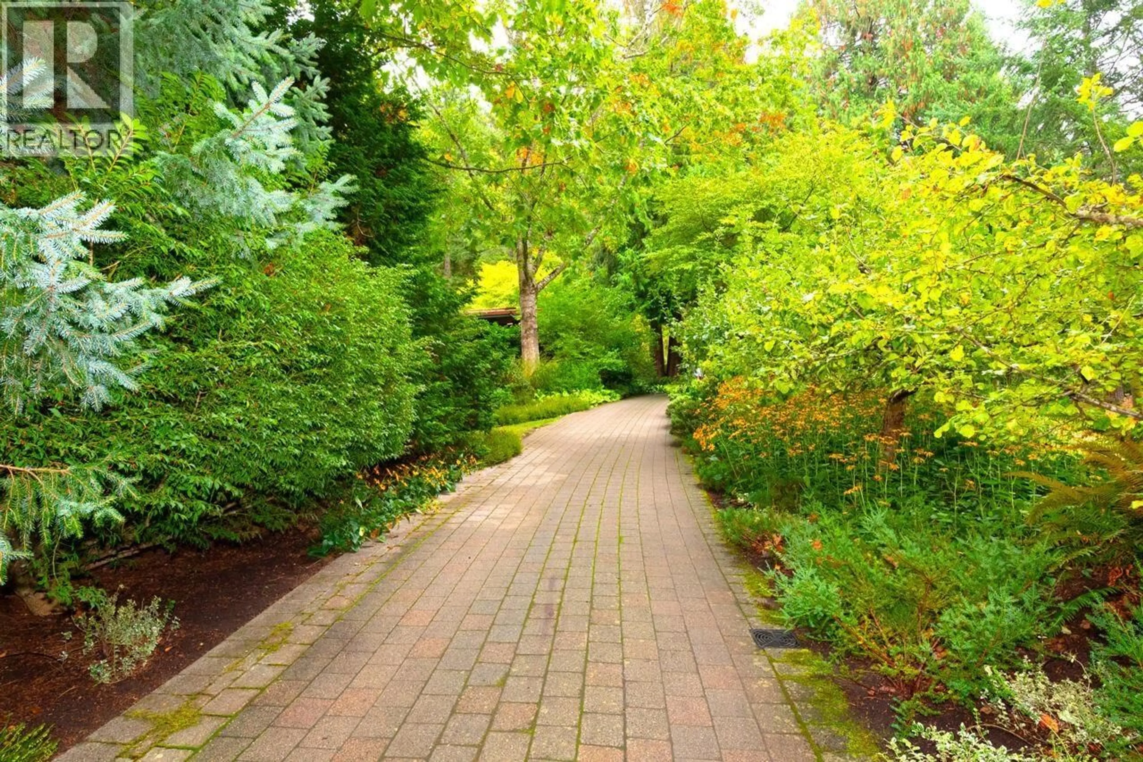 Patio, street for 608 MAGEE ROAD, Bowen Island British Columbia V0N1G2