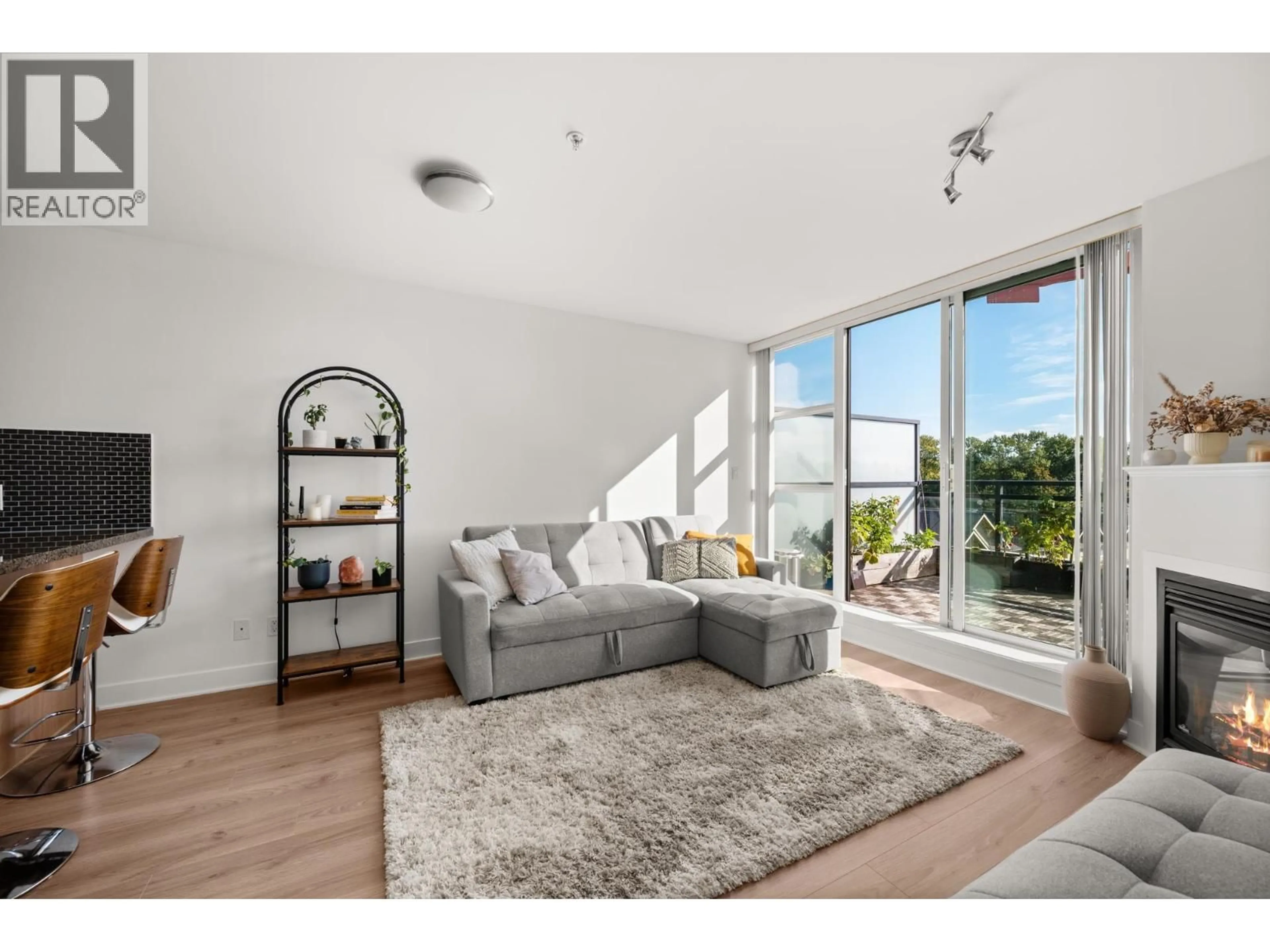 Living room with furniture, unknown for 406 - 3255 SMITH AVENUE, Burnaby British Columbia V5G2S9