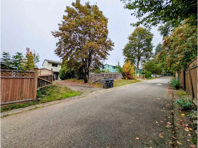 18256 64 AVENUE, Surrey 2