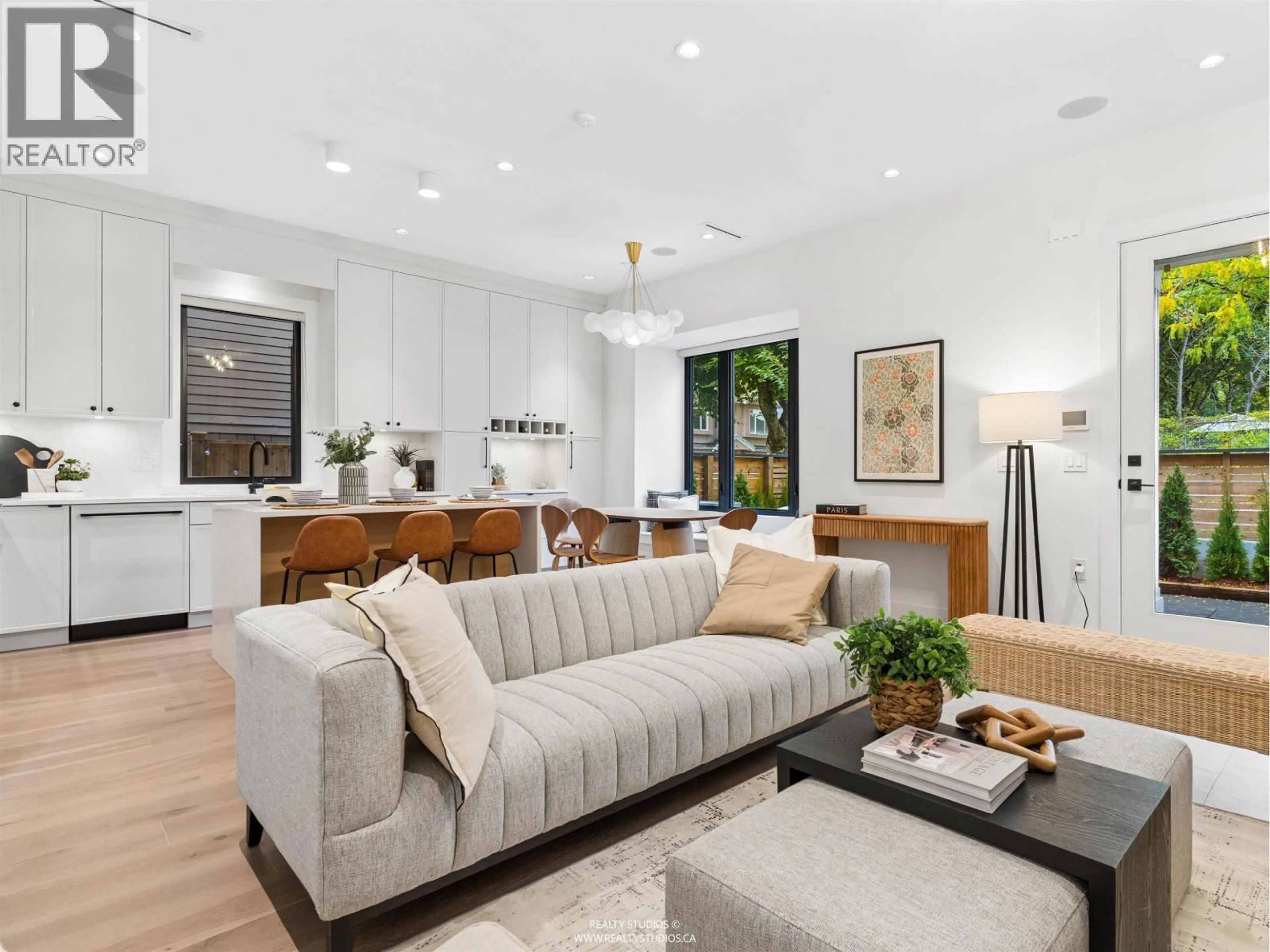 Living room with furniture, unknown for 1 - 878 37TH AVENUE, Vancouver British Columbia V5W1G2