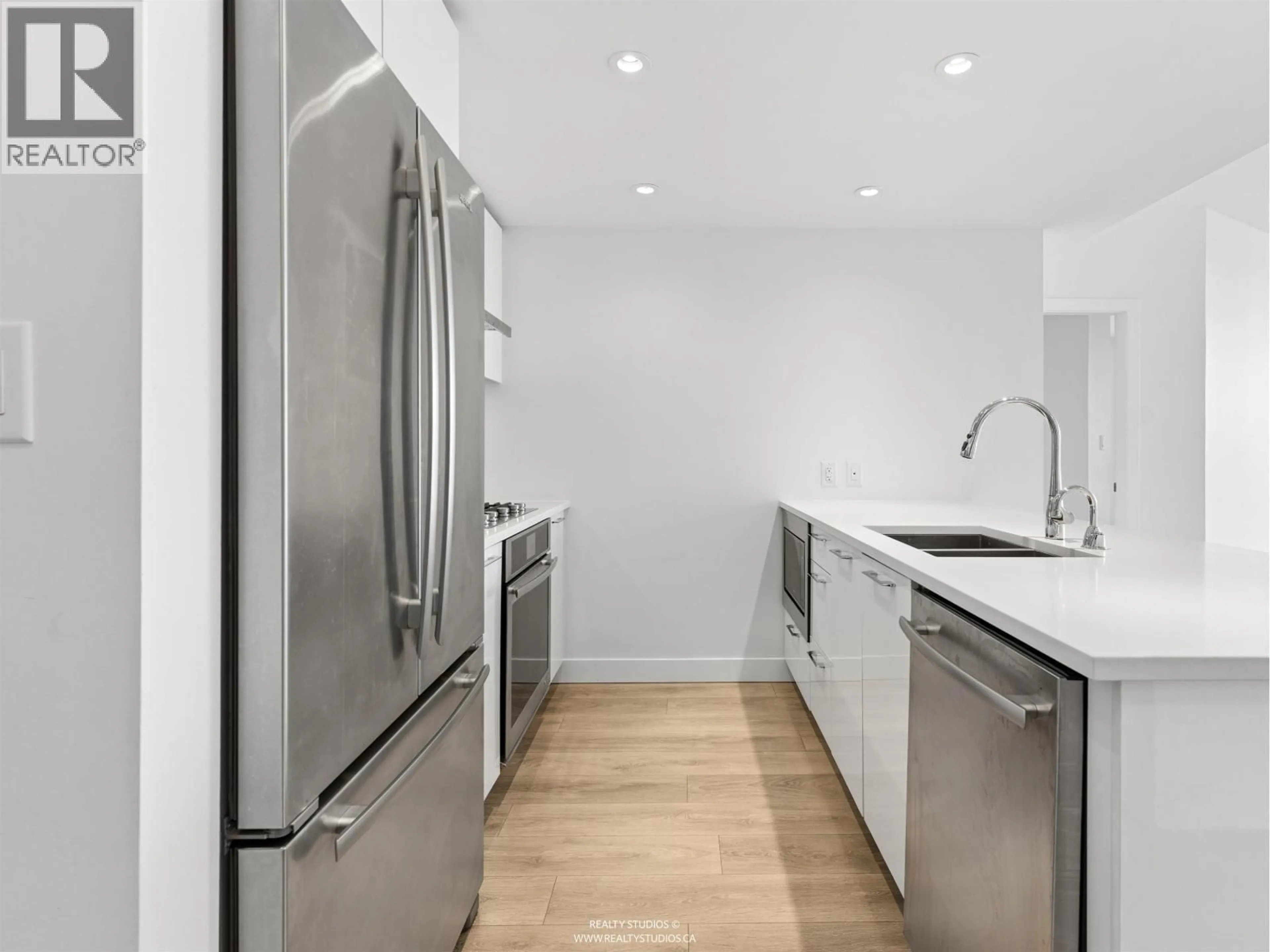 Unknown for 701 - 3557 SAWMILL CRESCENT, Vancouver British Columbia V5S0E2