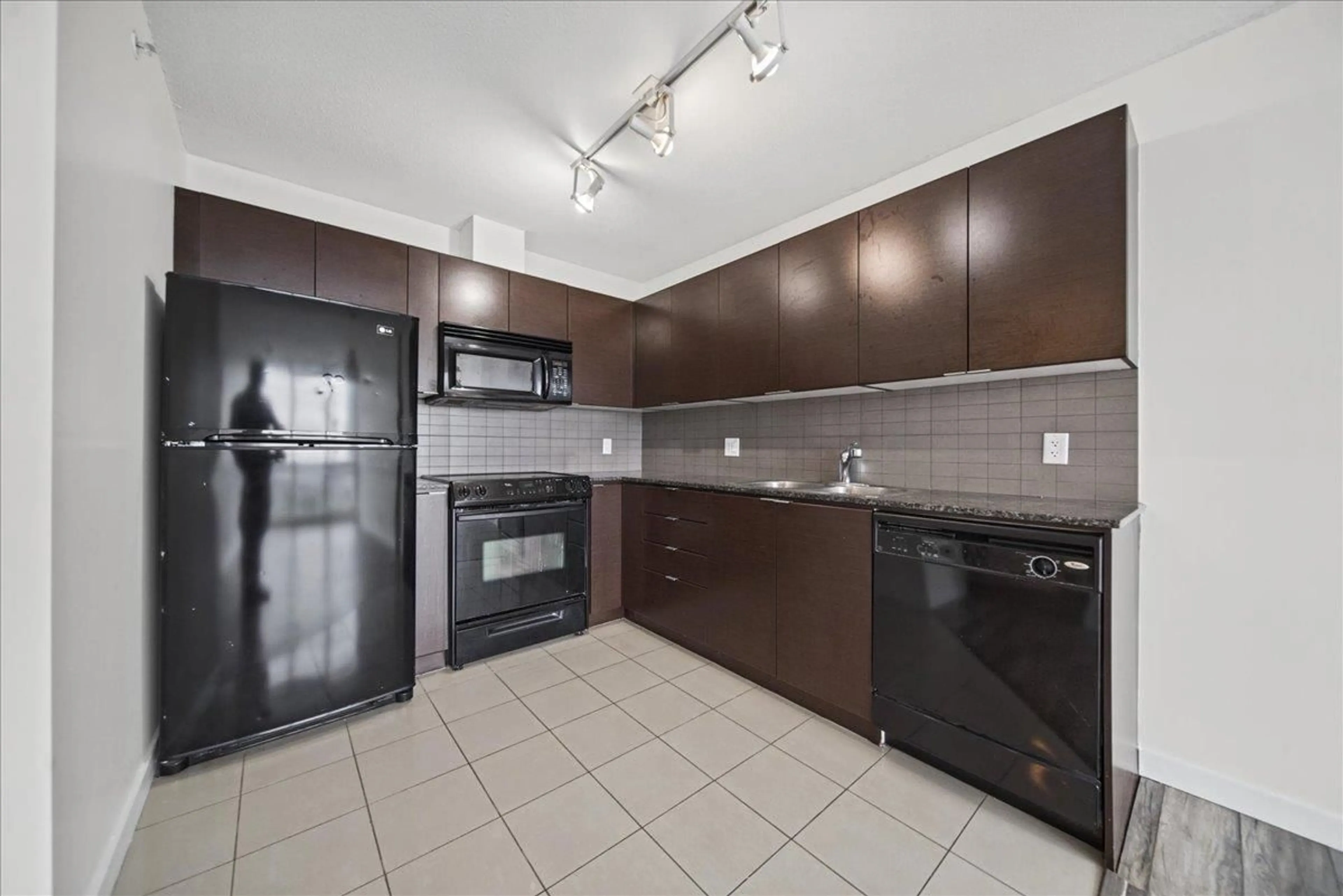 Standard kitchen, unknown for 2701 - 13618 100 AVENUE, Surrey British Columbia V3T0A8