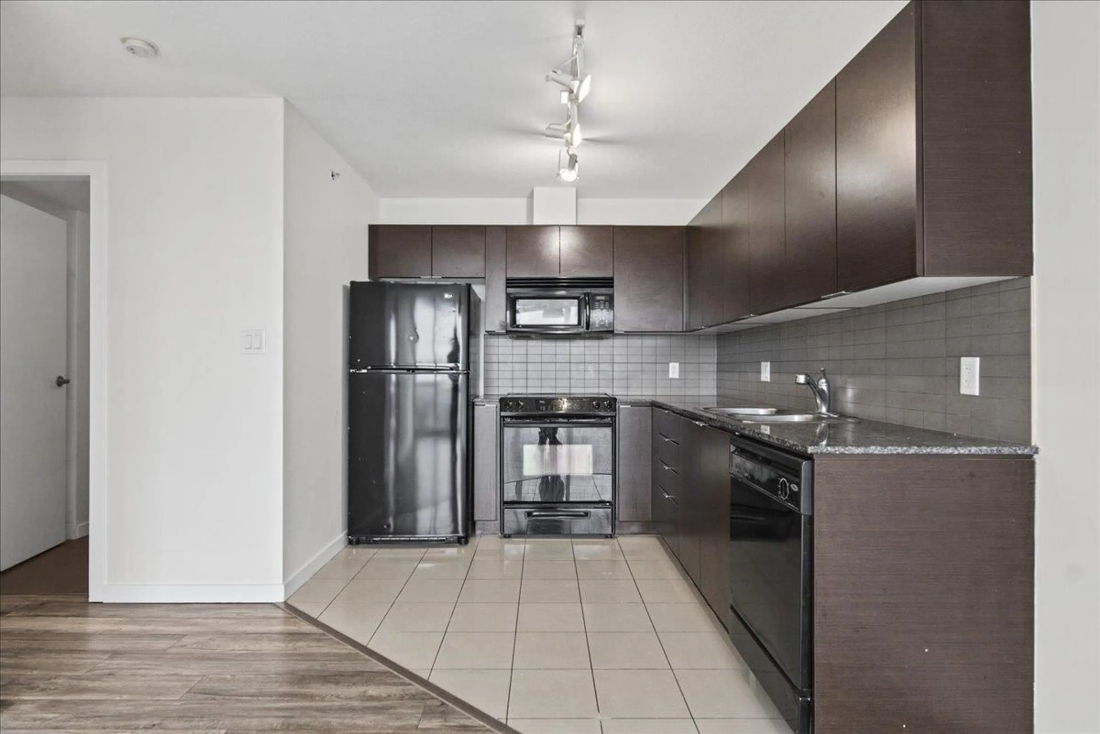 Standard kitchen, unknown for 2701 - 13618 100 AVENUE, Surrey British Columbia V3T0A8