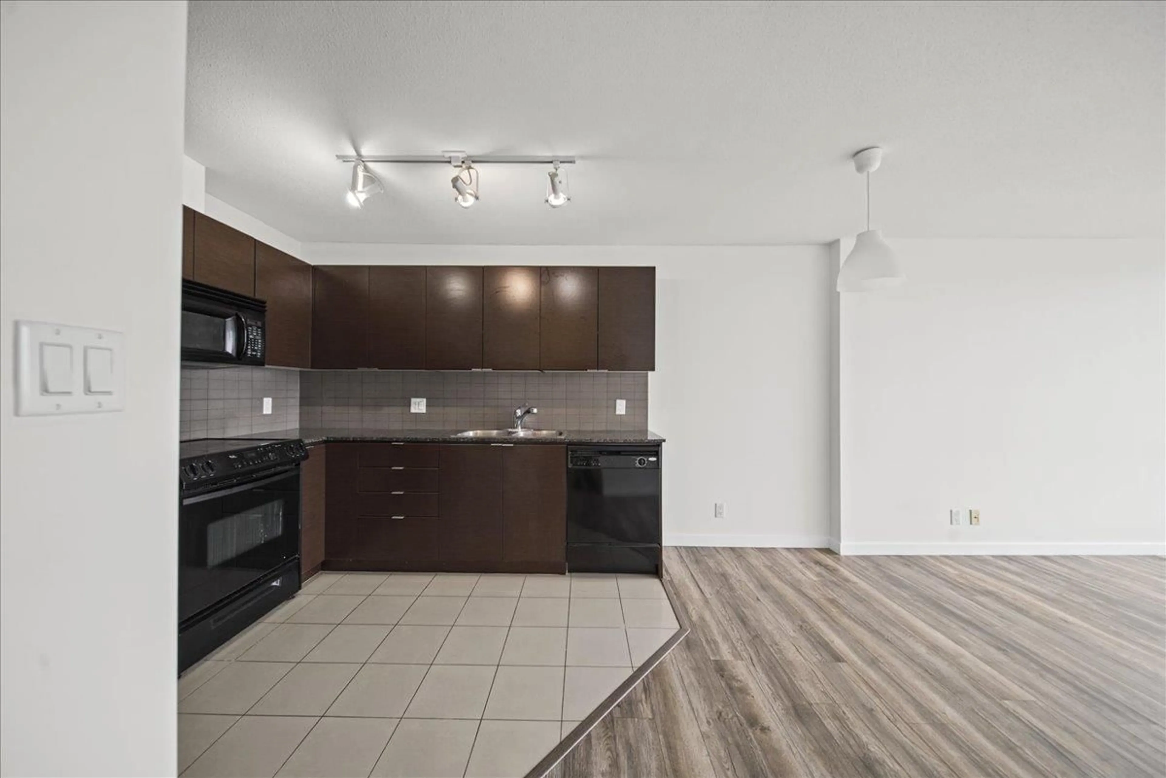 Standard kitchen, unknown for 2701 - 13618 100 AVENUE, Surrey British Columbia V3T0A8