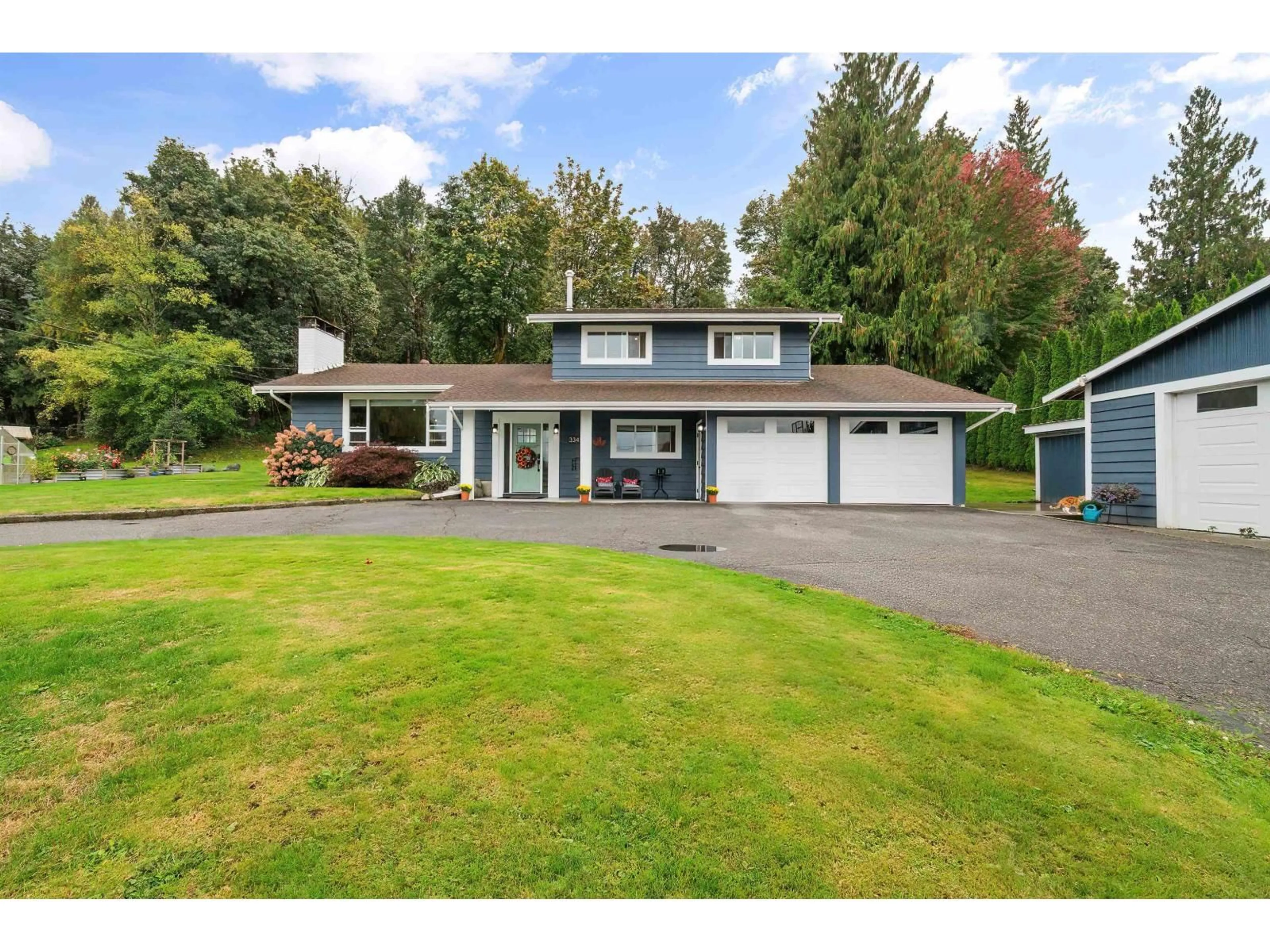 Home with vinyl exterior material, street for 33456 CLAYBURN ROAD, Abbotsford British Columbia V2S7T8